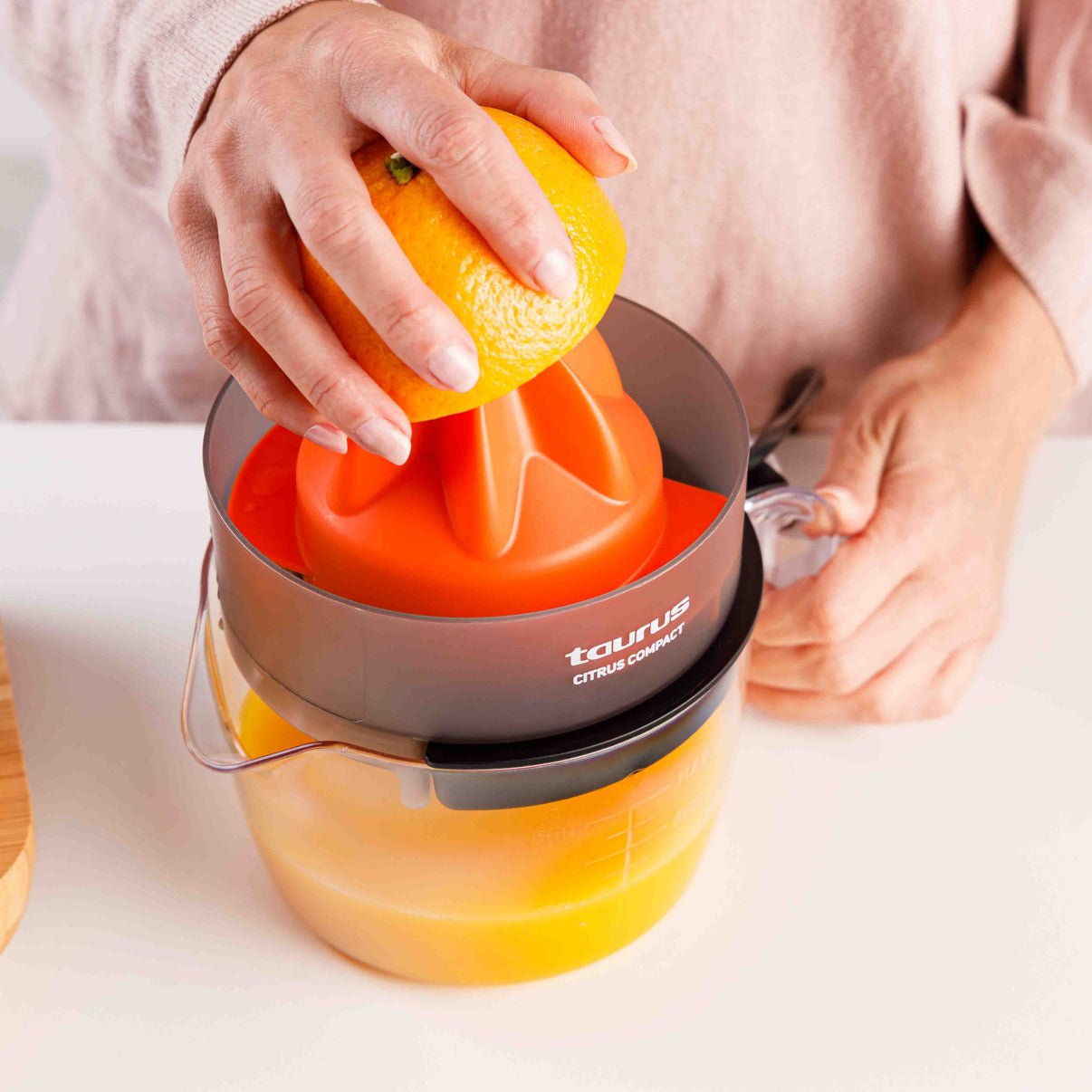 Taurus Citrus Compact Exprimidor Eléctrico Con Brazo 30 W Negro, Naranja, Transparente