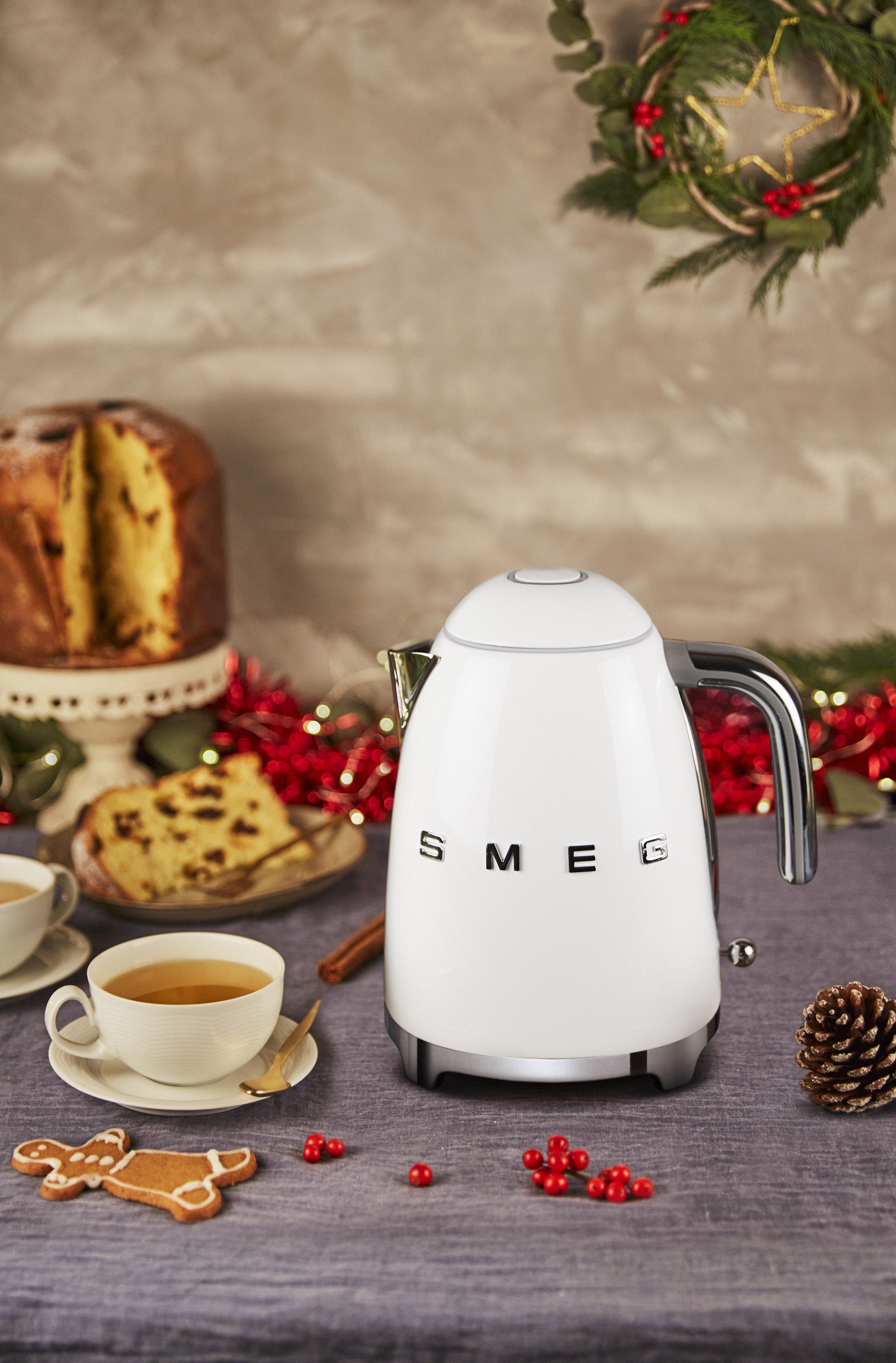 EAN 8017709230999 - Smeg KLF03WHEU tetera eléctrica 1,7 L 2400 W Blanco imagen 6