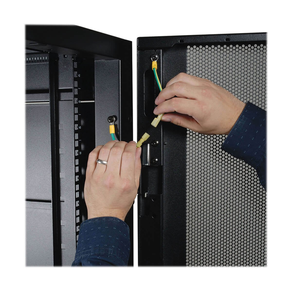 EAN 0037332123770 - Tripp Lite SR42UB armario rack Rack o bastidor independiente Negro imagen 13