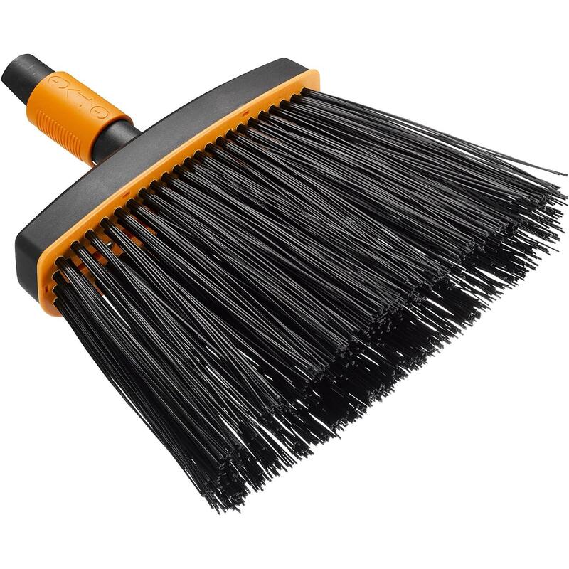 Escoba Fiskars Quikfit Negro / Naranja