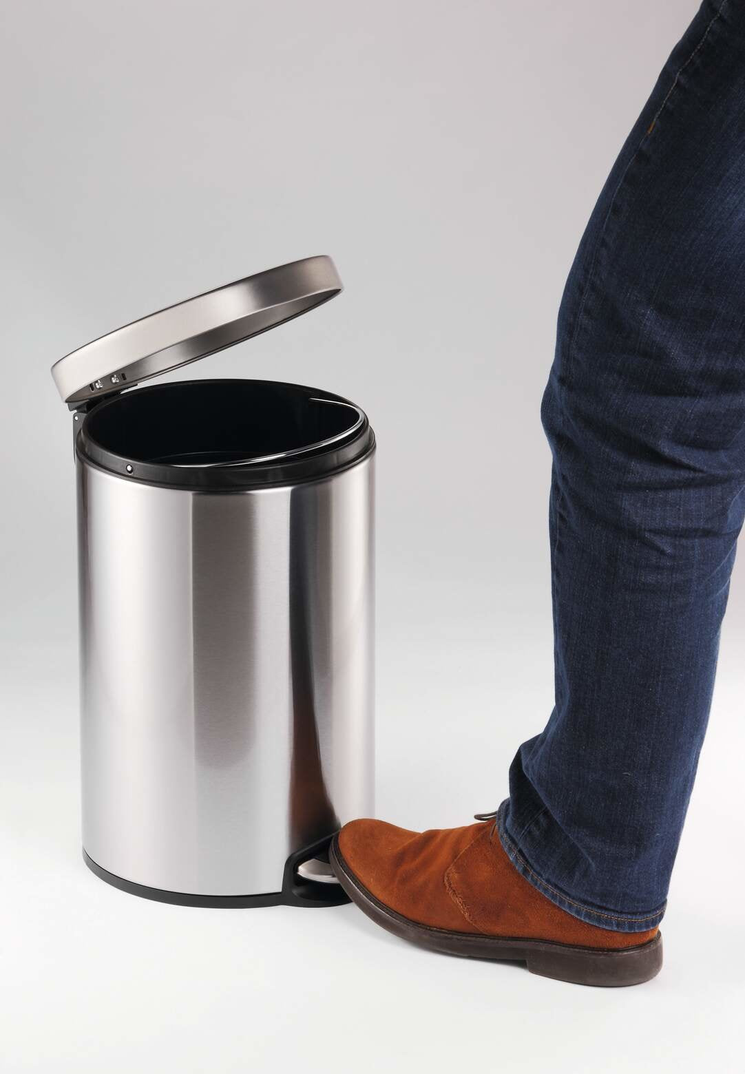 EAN 4005546301969 - Durable 340023 papelera 5 L Alrededor Acero inoxidable imagen 2