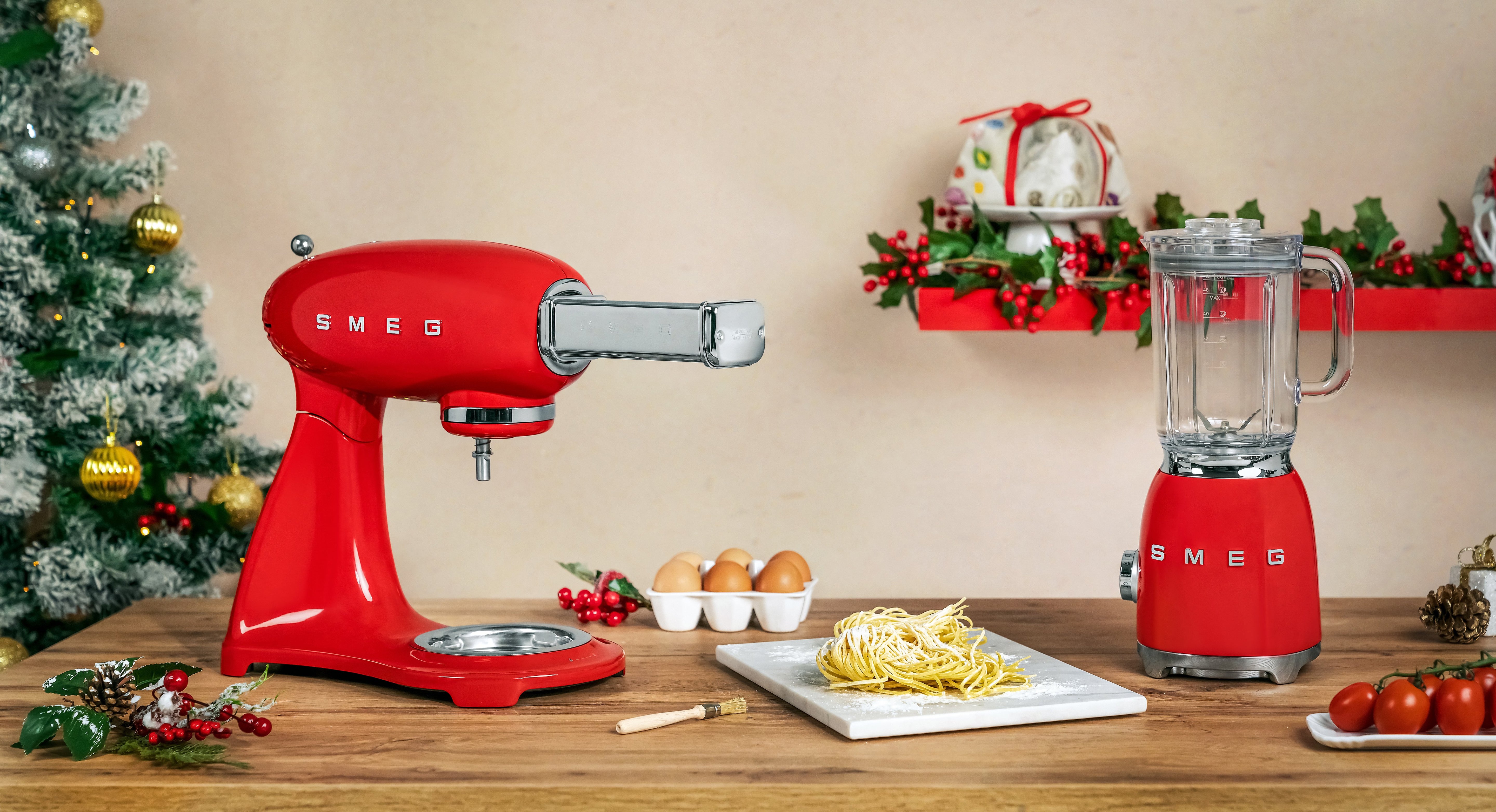 EAN 8017709269203 - Smeg SMF03RDEU batidora Batidora de varillas 800 W Rojo imagen 11