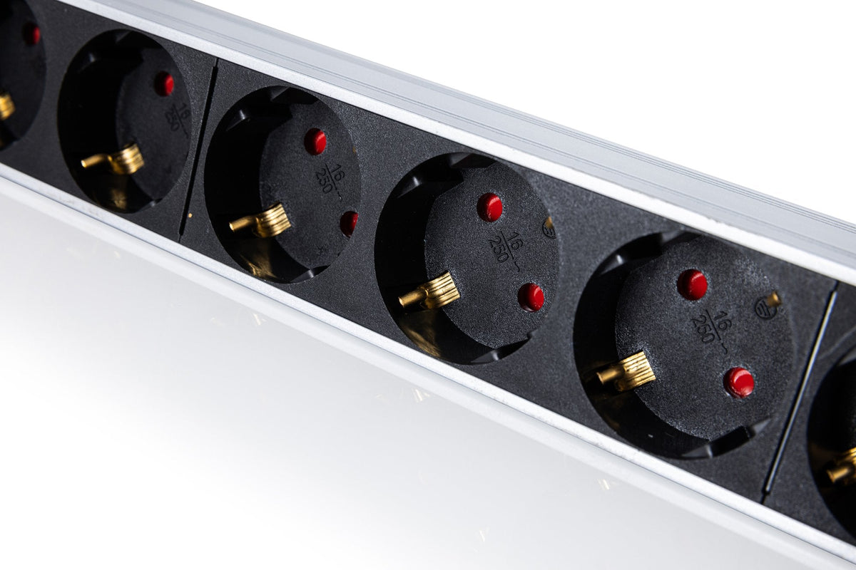 Regleta Digitus 9-Vías De Enchufes 1he Pdu, Con Contacto De Protección