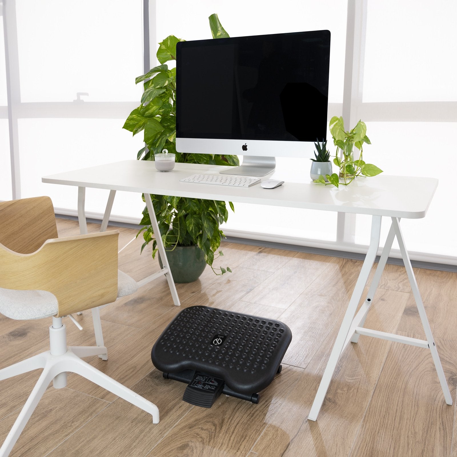 EAN 8433281012776 - TooQ TQFR0603-B soporte para el apoyo de pies imagen 4