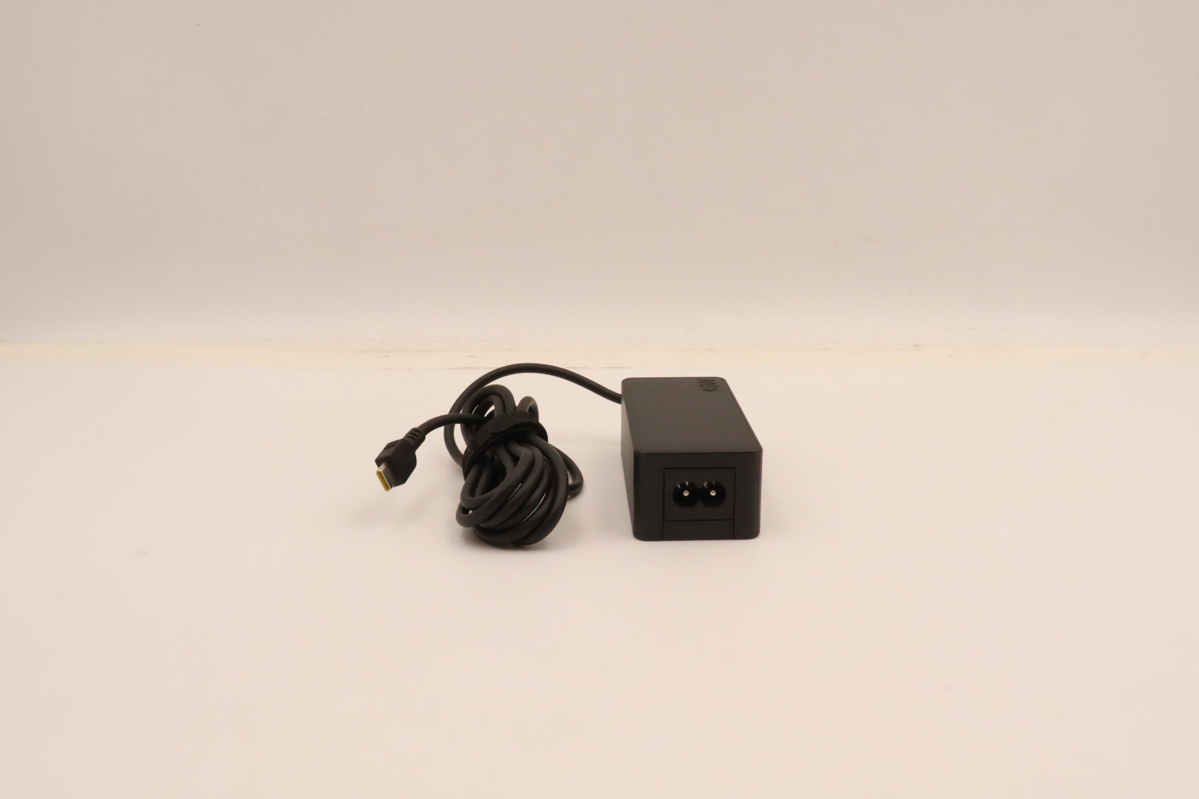 EAN 5704174776192 - Lenovo 5A10W86247 adaptador e inversor de corriente Interior 45 W Negro imagen 4