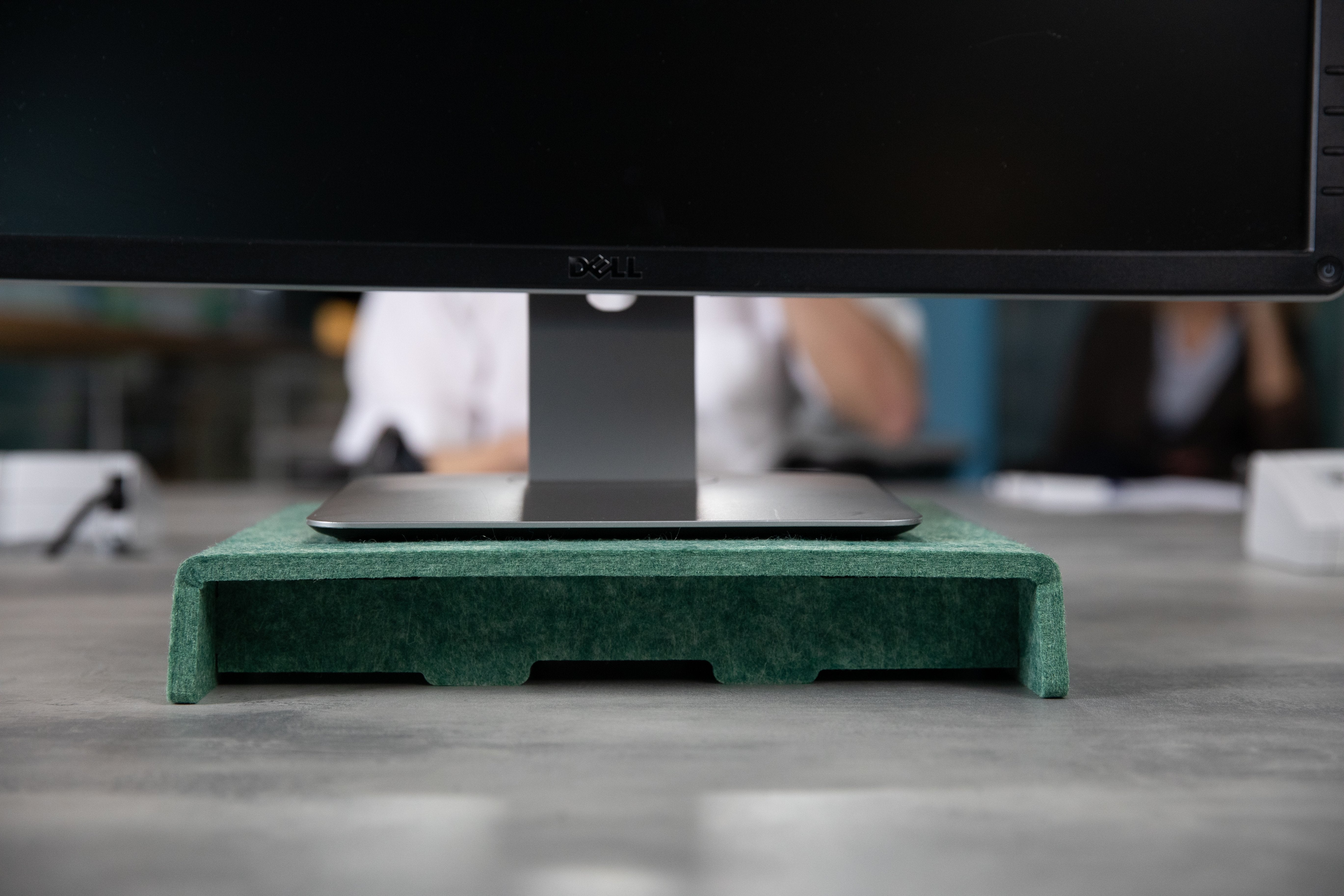 EAN 8719274674054 - BakkerElkhuizen Q-Riser 50 Circular 76,2 cm (30") Escritorio Verde imagen 7