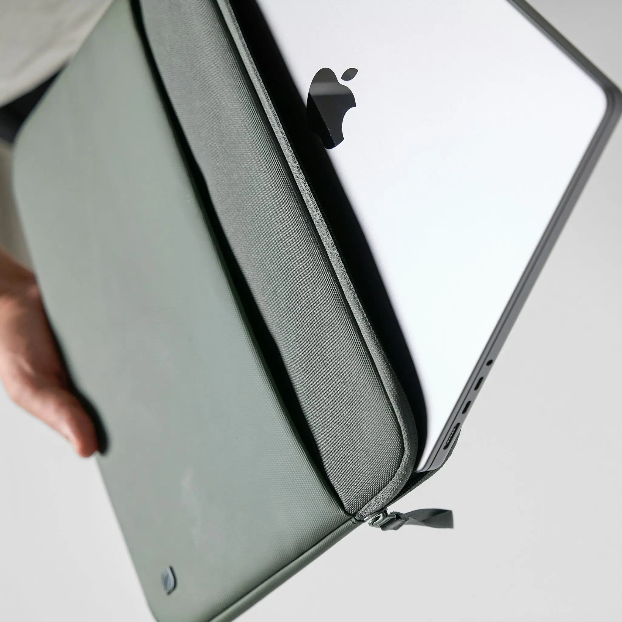 EAN 0810006549317 - Incase INCO400717-SIV maletines para portátil 35,6 cm (14") Verde imagen 3