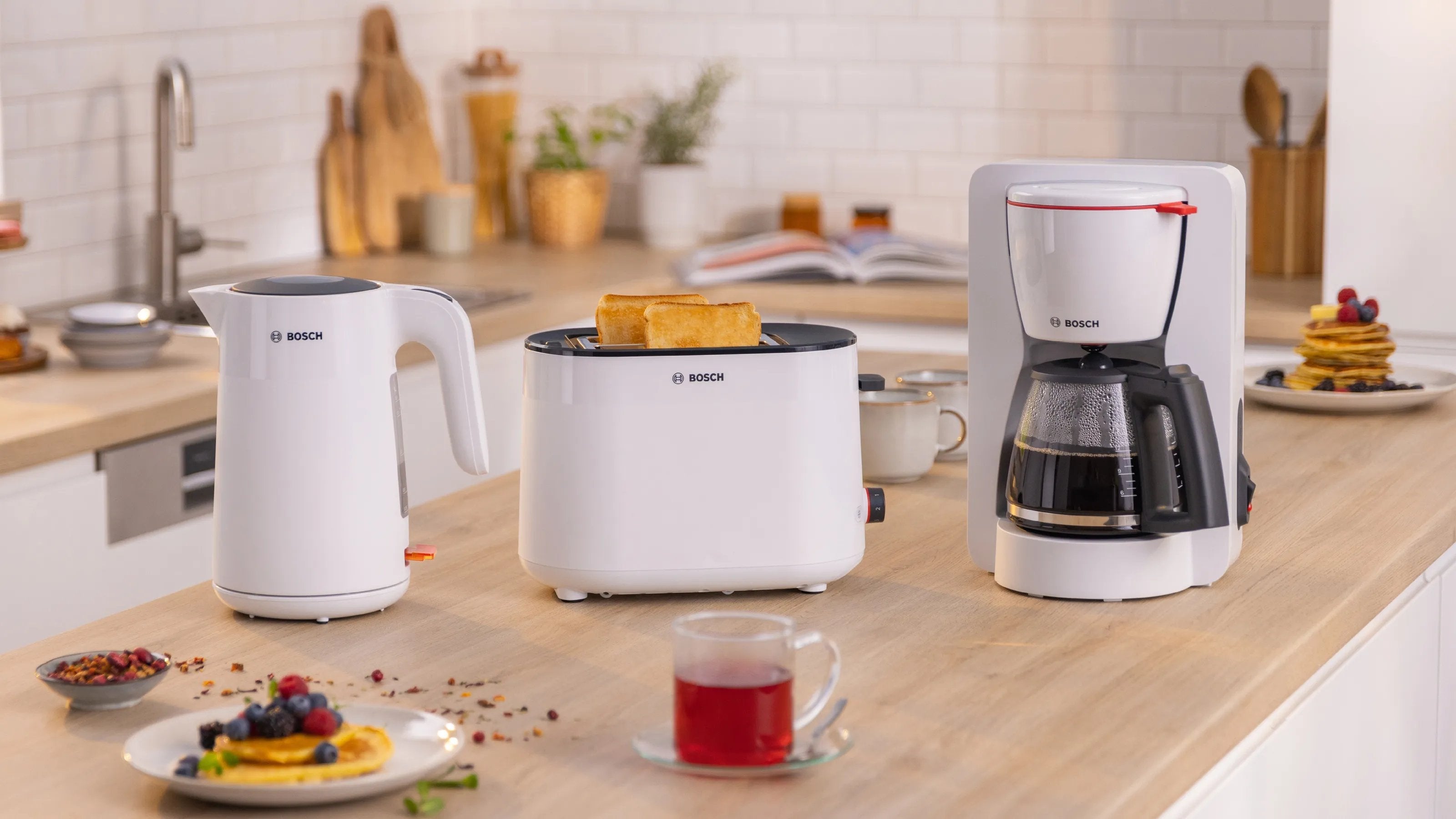 EAN 4242005397631 - Bosch TWK2M161 tetera eléctrica 1,7 L 2400 W Blanco imagen 5