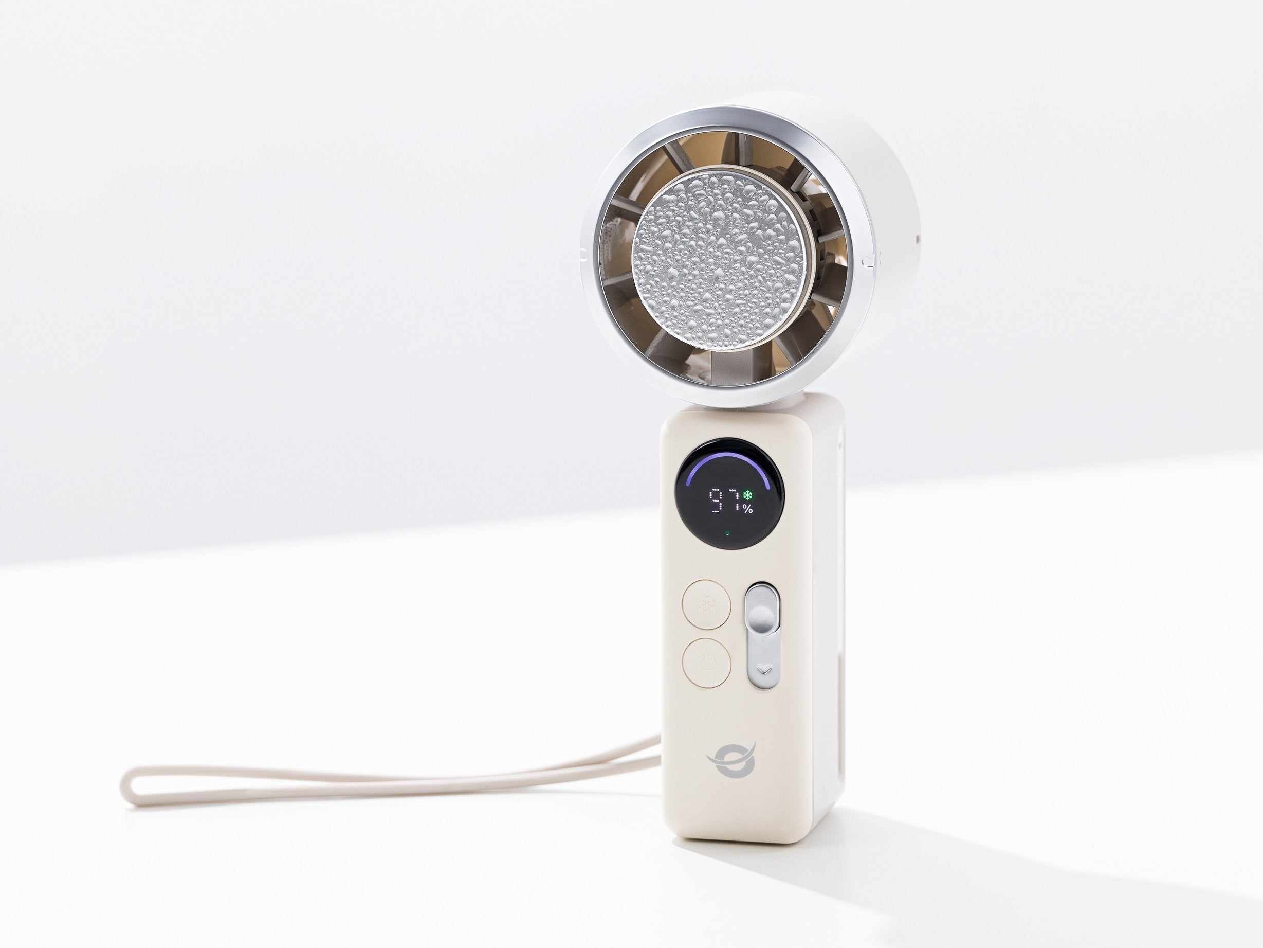 Ventilador Mini Portátil Conceptronic Aeriva03c Turbo Placa Enfriamiento Pantalla Digital Blanco Cre