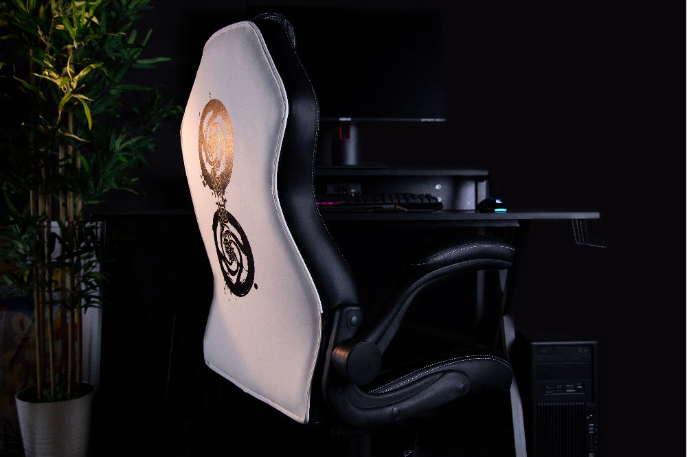 Silla Gamer Konix Jujutsu Kaisen Gran Comodidad Y Ergonomia Clase 4 / 100 Mm Color Blanco Y Negro