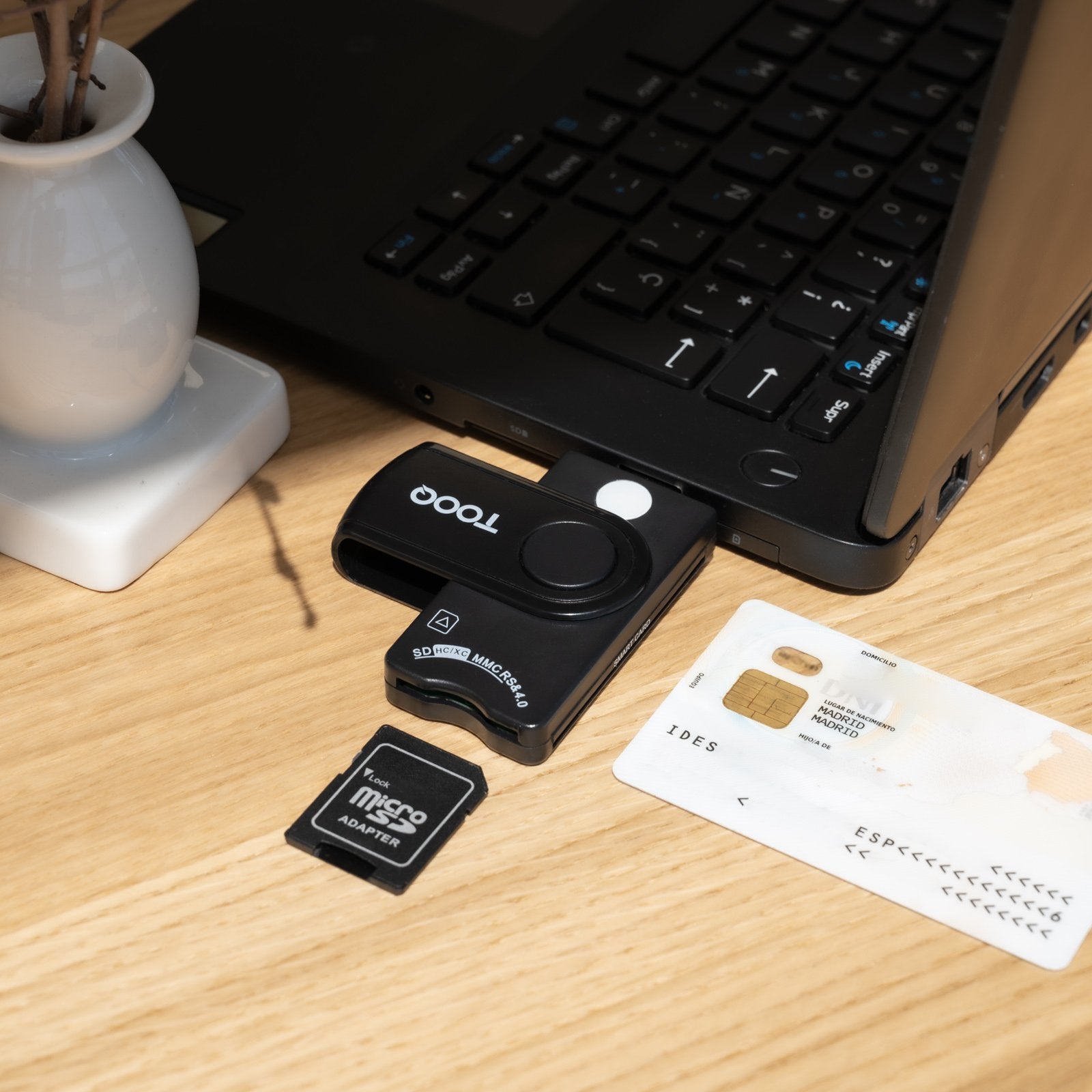 EAN 8433281016309 - TooQ TQR-3012B lector de tarjeta inteligente USB 2.0 imagen 3