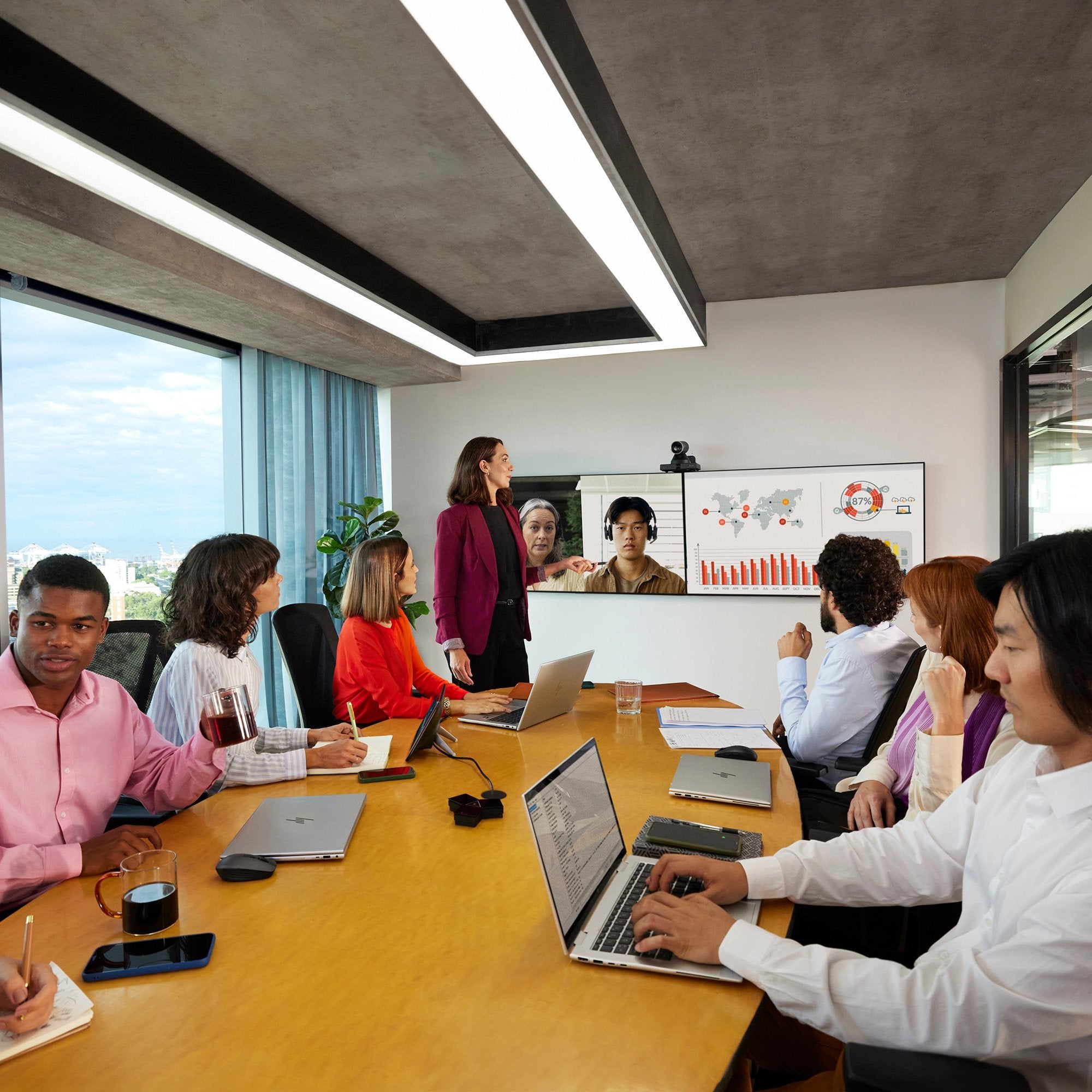 EAN 198122304387 - Poly Studio E60 Smart Camera 4K MPTZ with 12x Optical Zoom 8 MP Negro 3840 x 2160 Pixeles 60 pps imagen 5