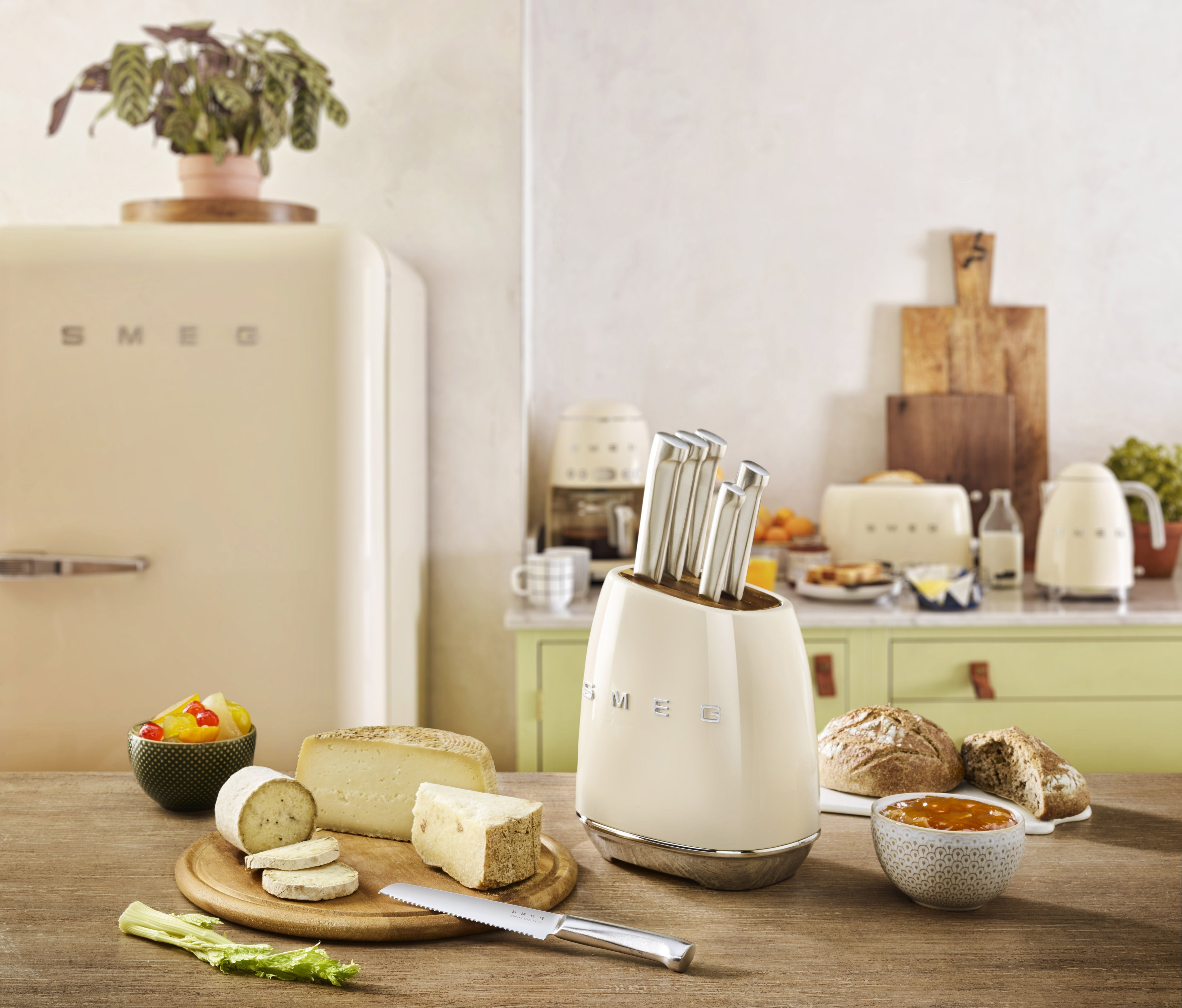 EAN 8017709344184 - Smeg KBSF02CR juego de cuchillos y cubertería de cocina Bloque con ranuras para cuchillos imagen 15