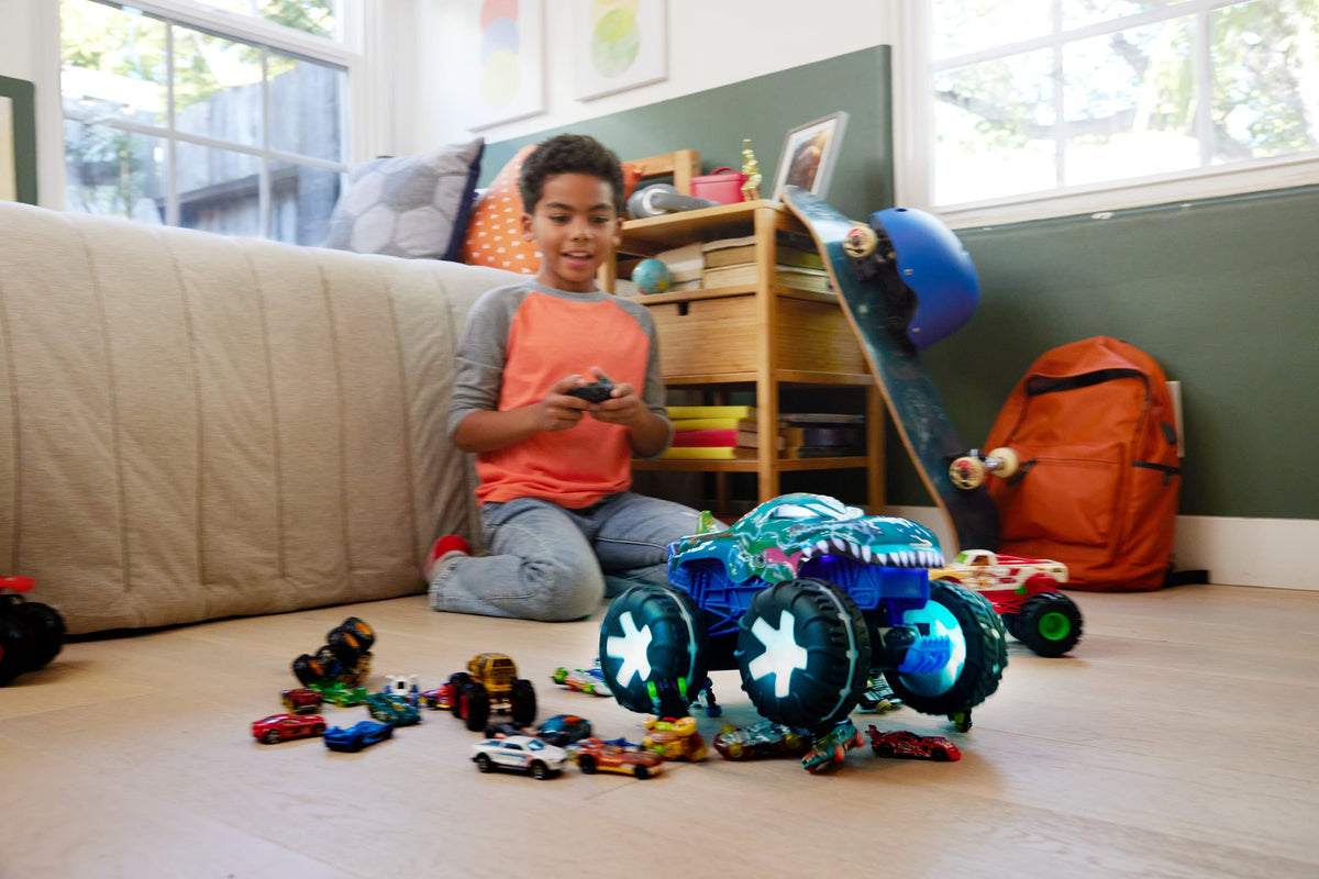 EAN 0194735258246 - Hot Wheels Monster Trucks JBD90 vehículo de juguete imagen 3