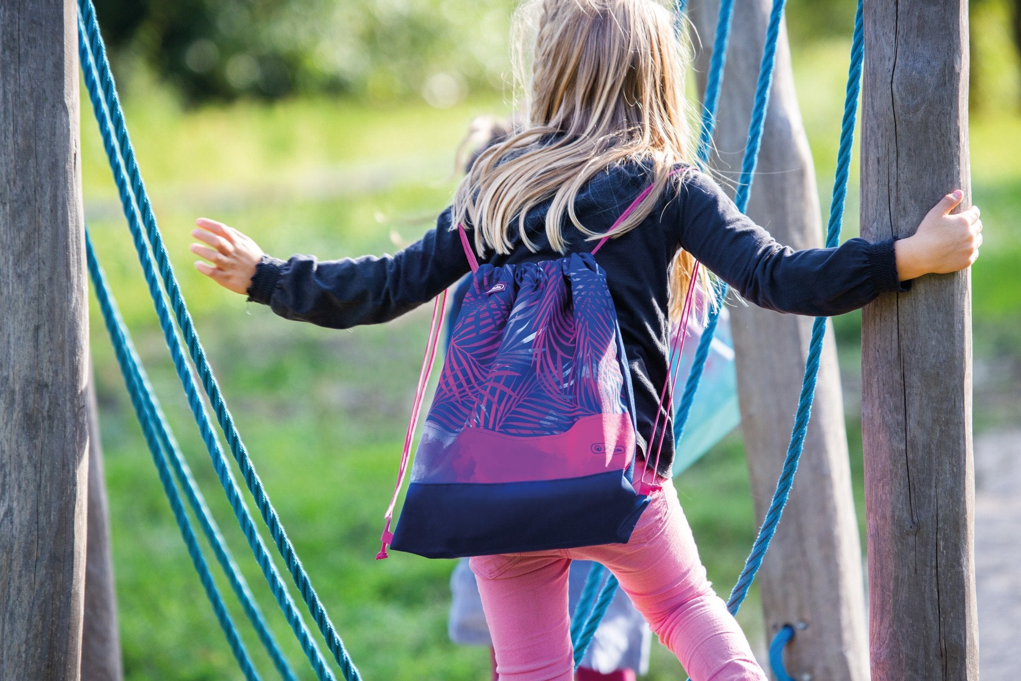 EAN 4008110347448 - Herlitz UltraLight Plus Tropical Chill juego de mochila escolar Chica Poliéster Marina, Rosa imagen 7