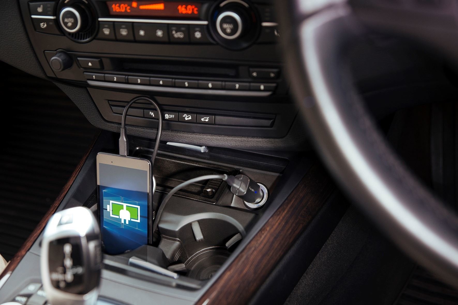 EAN 5051794019940 - Targus APD39EU cargador de dispositivo móvil Universal Negro Encendedor de cigarrillos Auto imagen 3