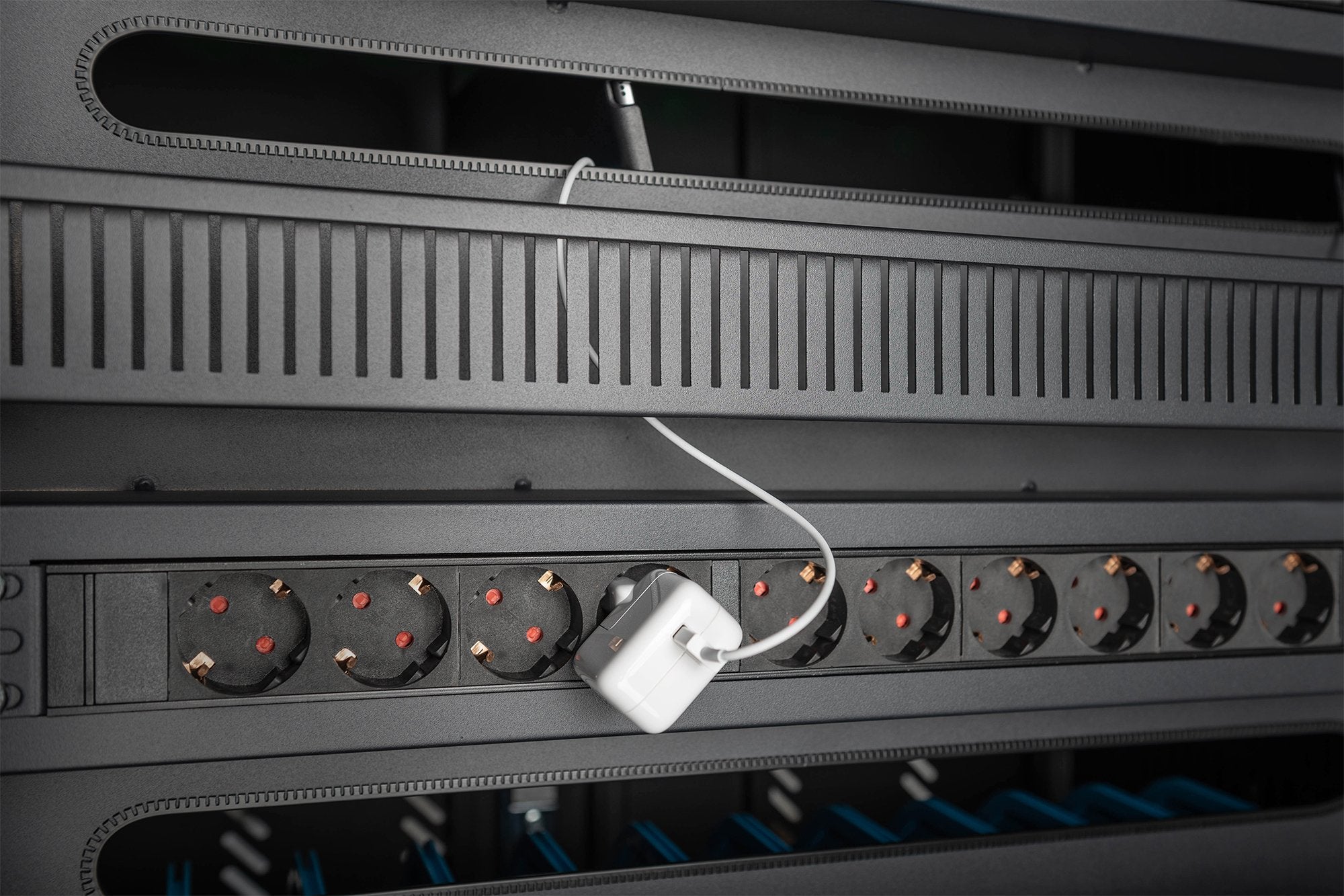 EAN 4016032477617 - Digitus DN-45002 carrito y armario de dispositivo portátil Independiente Negro imagen 13