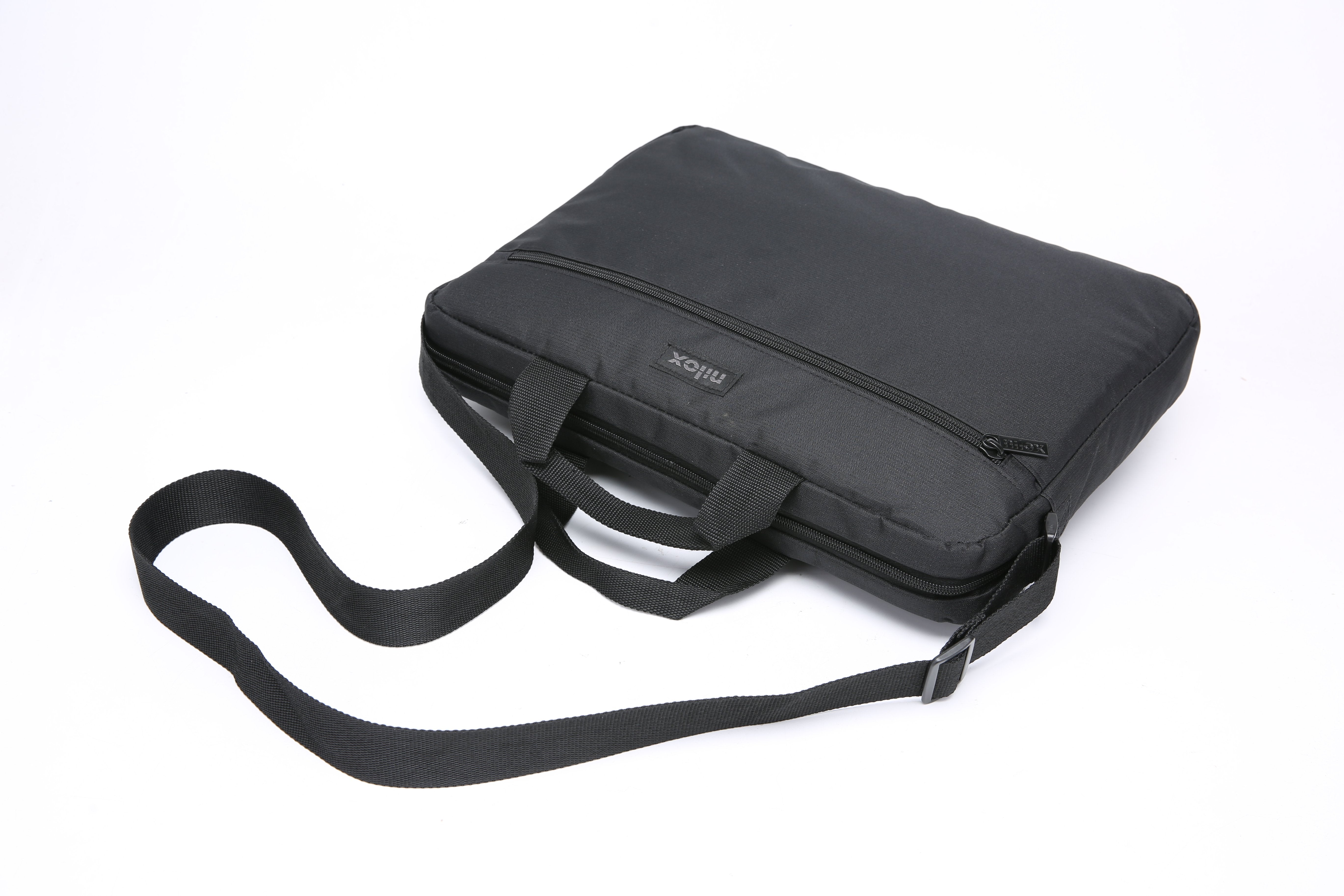 Maletin Para Portatil Nilox 15.6" Basic Con Bolsillo