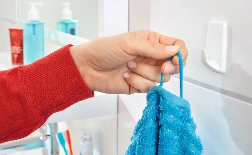 EAN 4063565247057 - TESA Powerstrips Interior Gancho toallero Negro 2 pieza(s) imagen 11