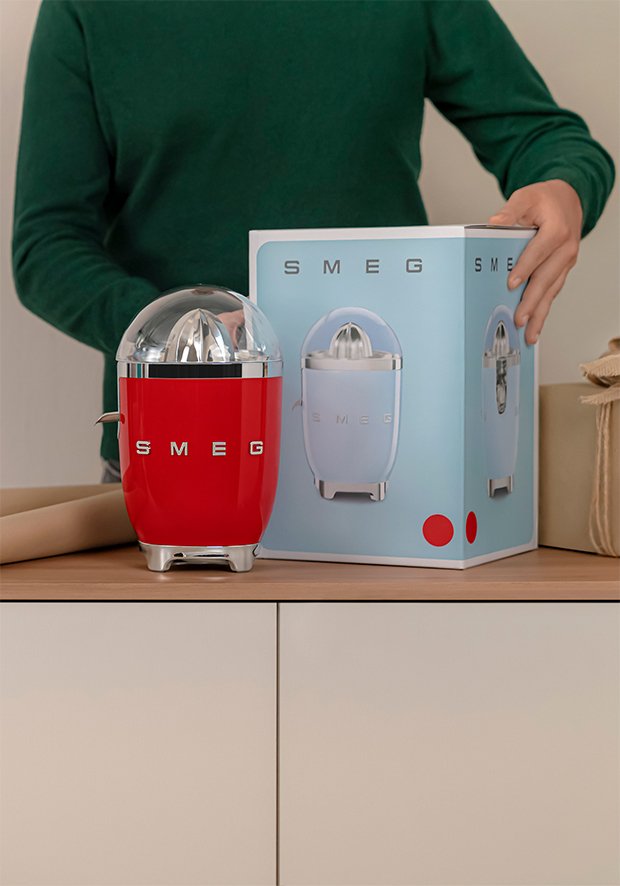 EAN 8017709318925 - Smeg CJF11RDEU prensa de cítricos eléctricos 70 W Rojo imagen 2