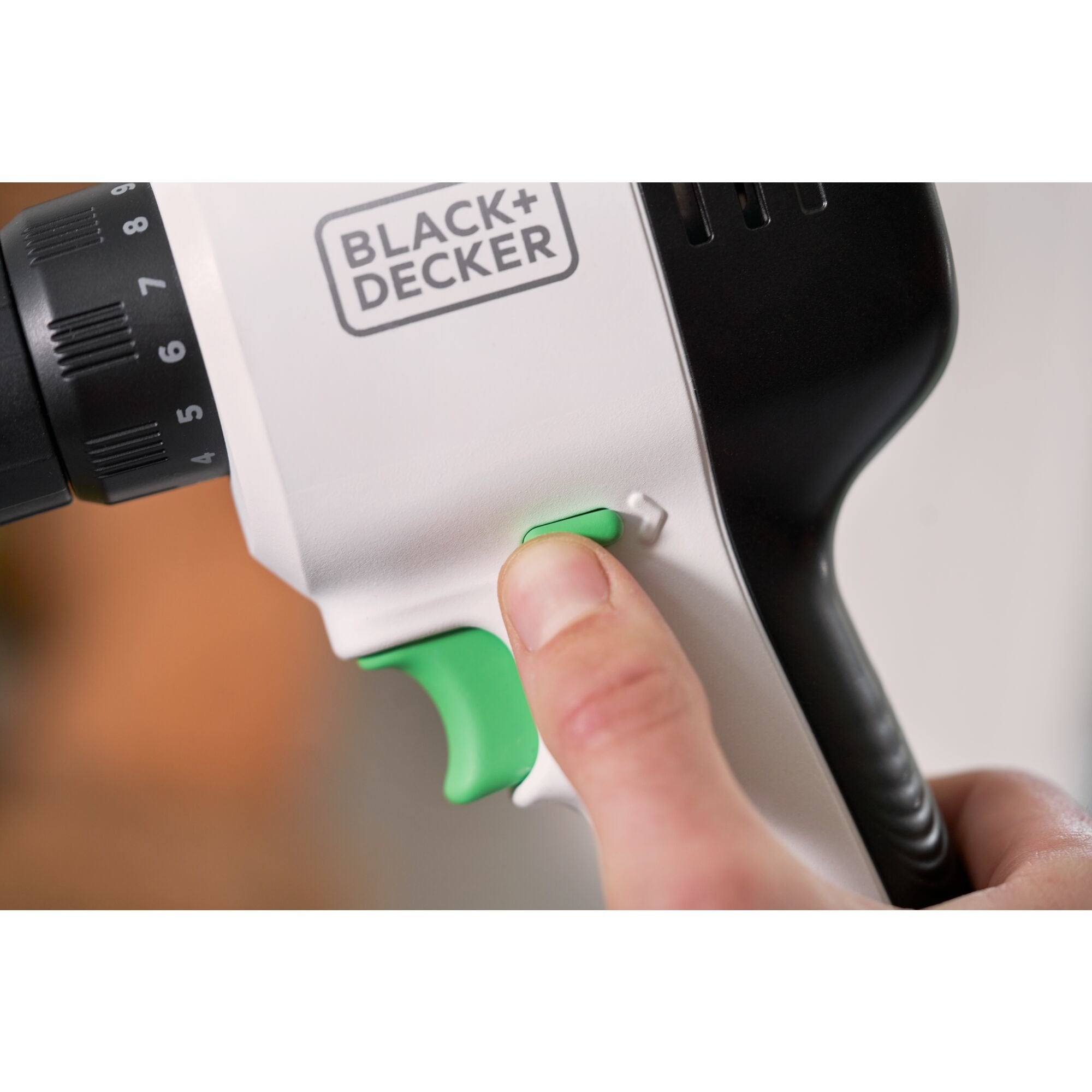 Taladro Atornillador A Batería Black+Decker Reviva, 12 Voltios Blanco/Negro, Batería De Ion De Litio Integrada 1,5 Ah Revdd12c-Qw