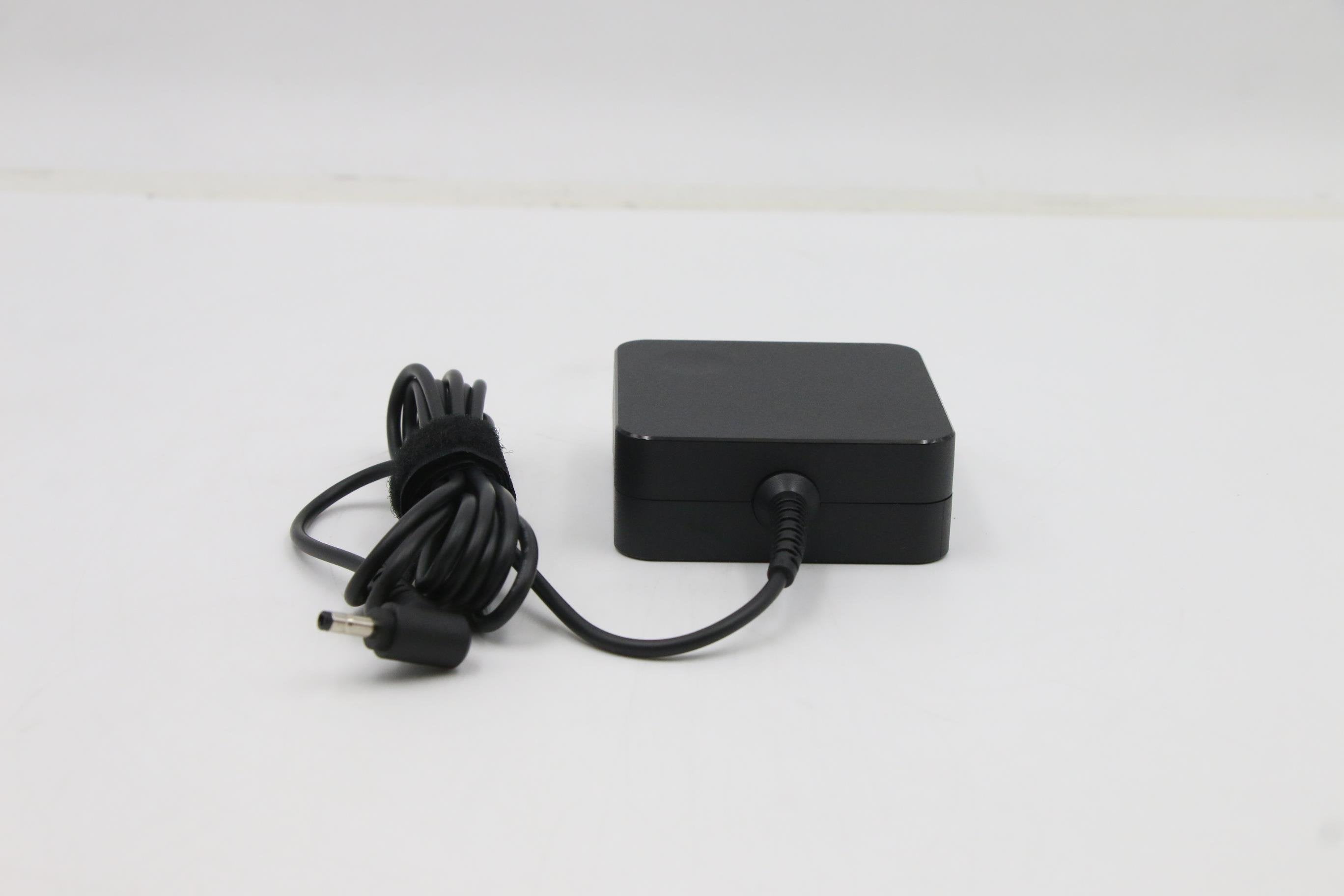 EAN 5704174233169 - Lenovo 01FR146 adaptador e inversor de corriente Interior 65 W Negro imagen 5