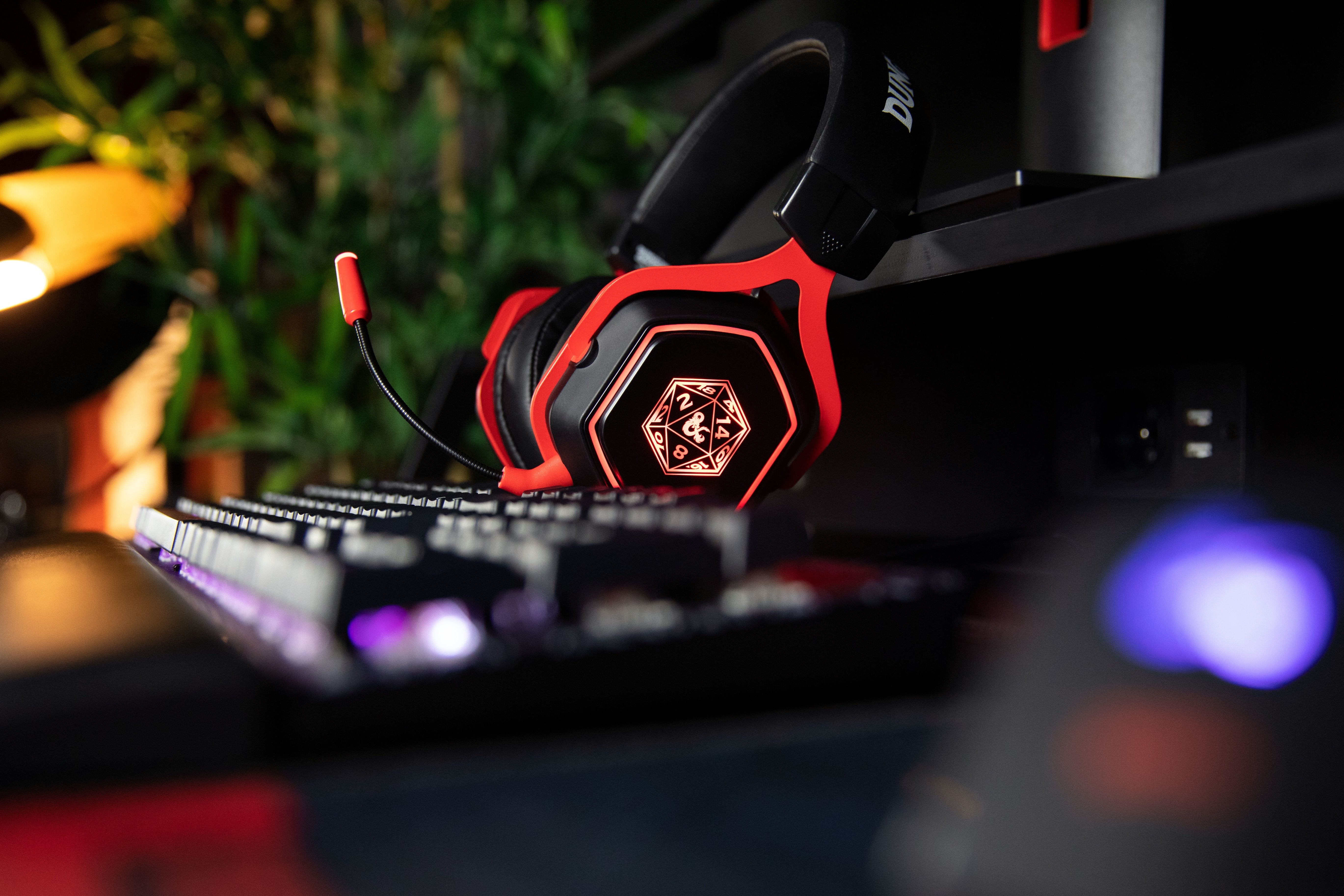 Headset Konix Dungeons And Dragons 7.1 D20 Micro Flexible Multiplataforma Kx-Dnd-Gh-R20-Pc