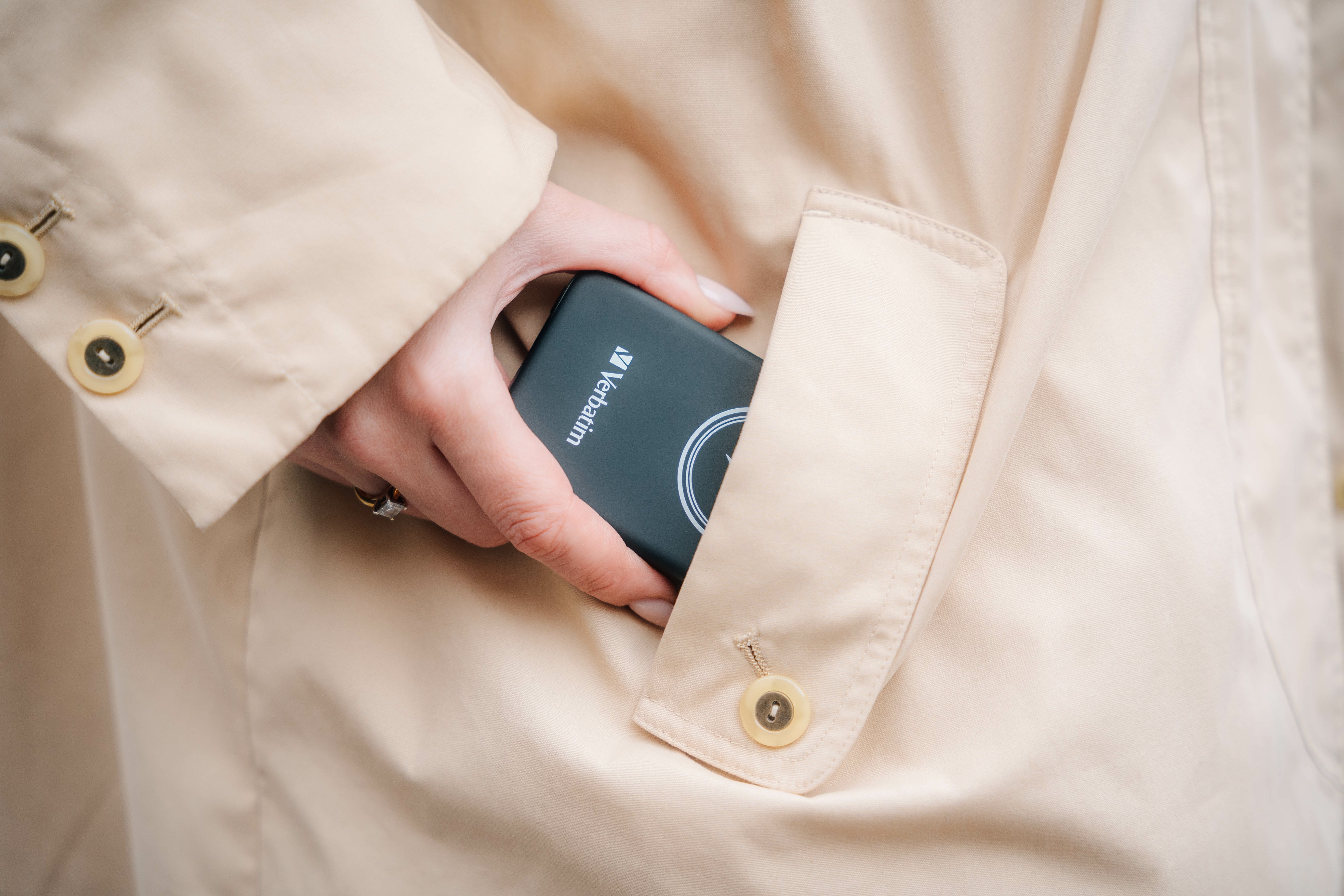 EAN 0023942322405 - Verbatim Charge 'n' Go Polímero de litio 5000 mAh Cargador inalámbrico Negro imagen 7