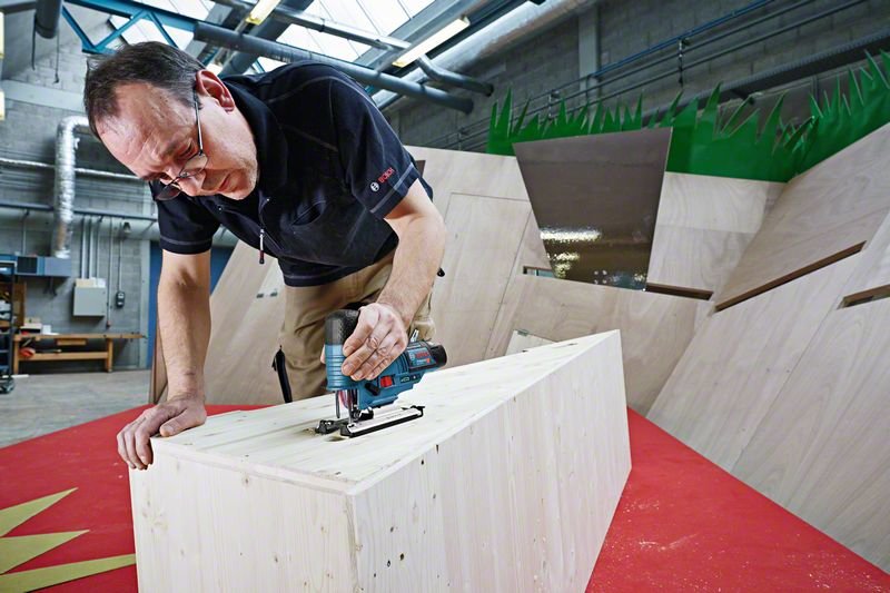 Sierra De Calar Inalámbrica Bosch Professional Gst 12v-70 Solo Professional, 12 Voltios Azul/Negro, Sin Batería Ni Cargador 06015a1001