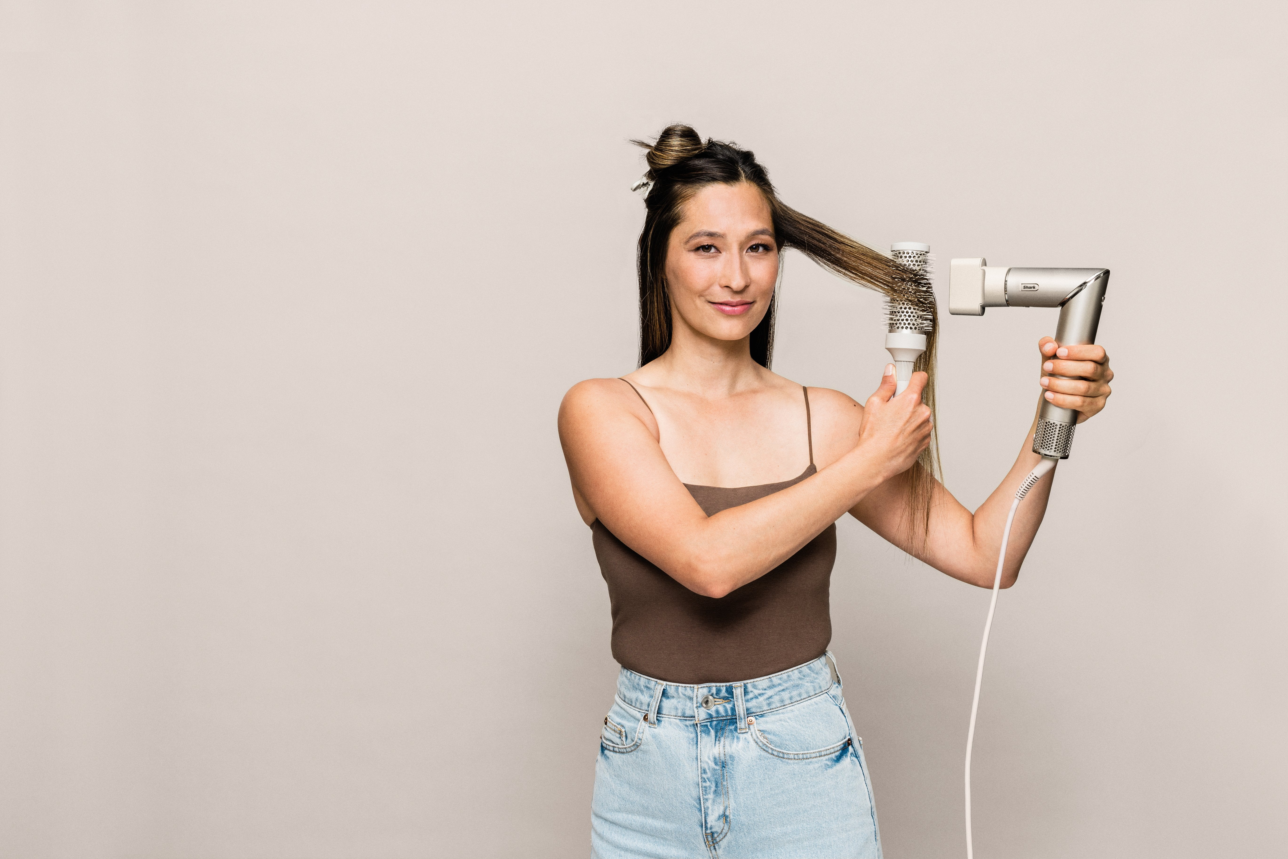 EAN 0622356270595 - Shark HD424SLEU Utensilio de peinado Herramienta de peinado con múltiples accesorios Caliente Champán 140 imagen 42