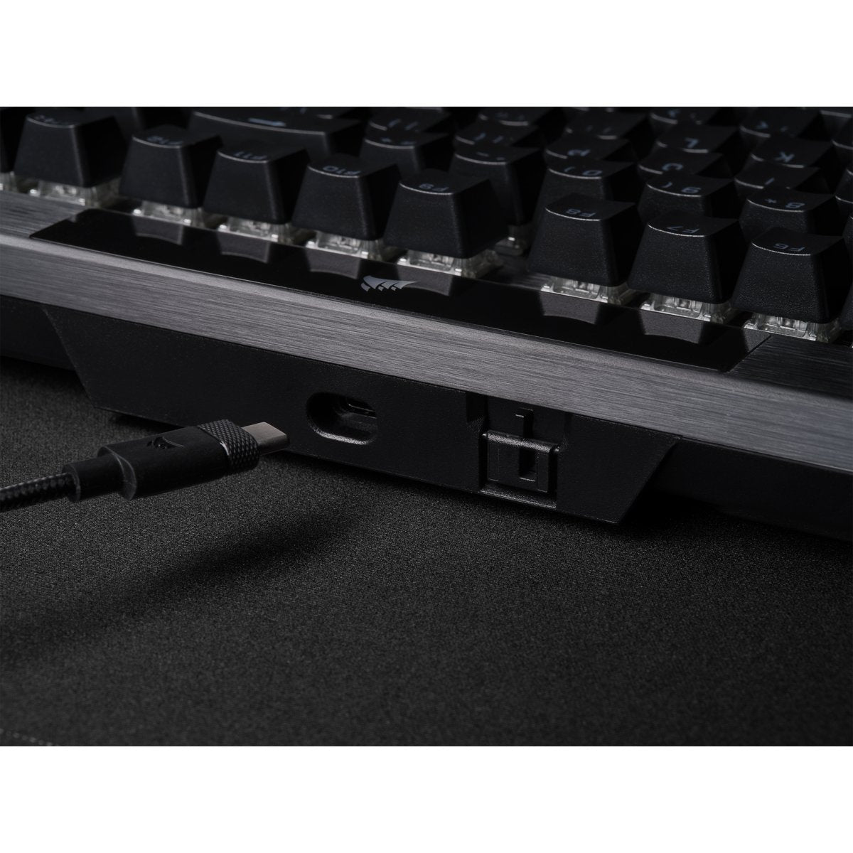 Teclado Gamer Mecánico (Cherry Corsair Opx) Corsair K70 Pro Rgb (Negro)