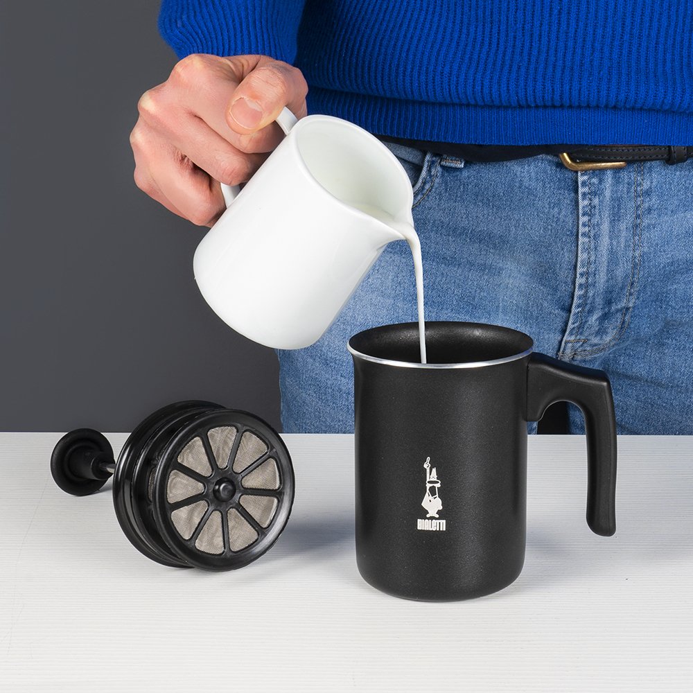 EAN 8002617001991 - Bialetti 00AGR394 espumador o calentador de leche Manual milk frother Negro imagen 5