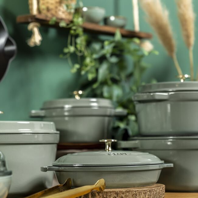 Staub La Cocotte 24cm Round, Eukalyptus, Cast Iron