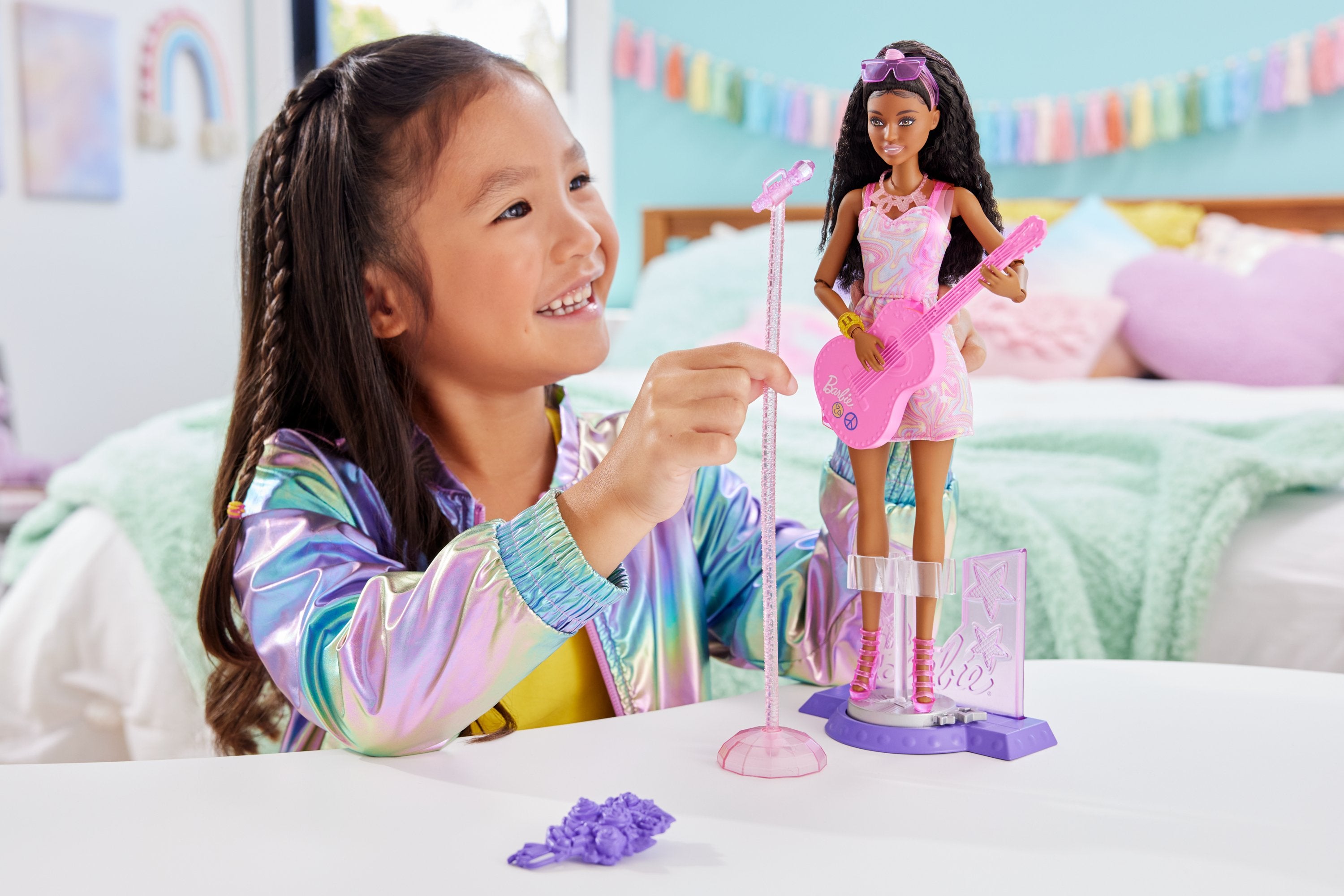 EAN 0194735176083 - Barbie HRG43 muñeca imagen 4
