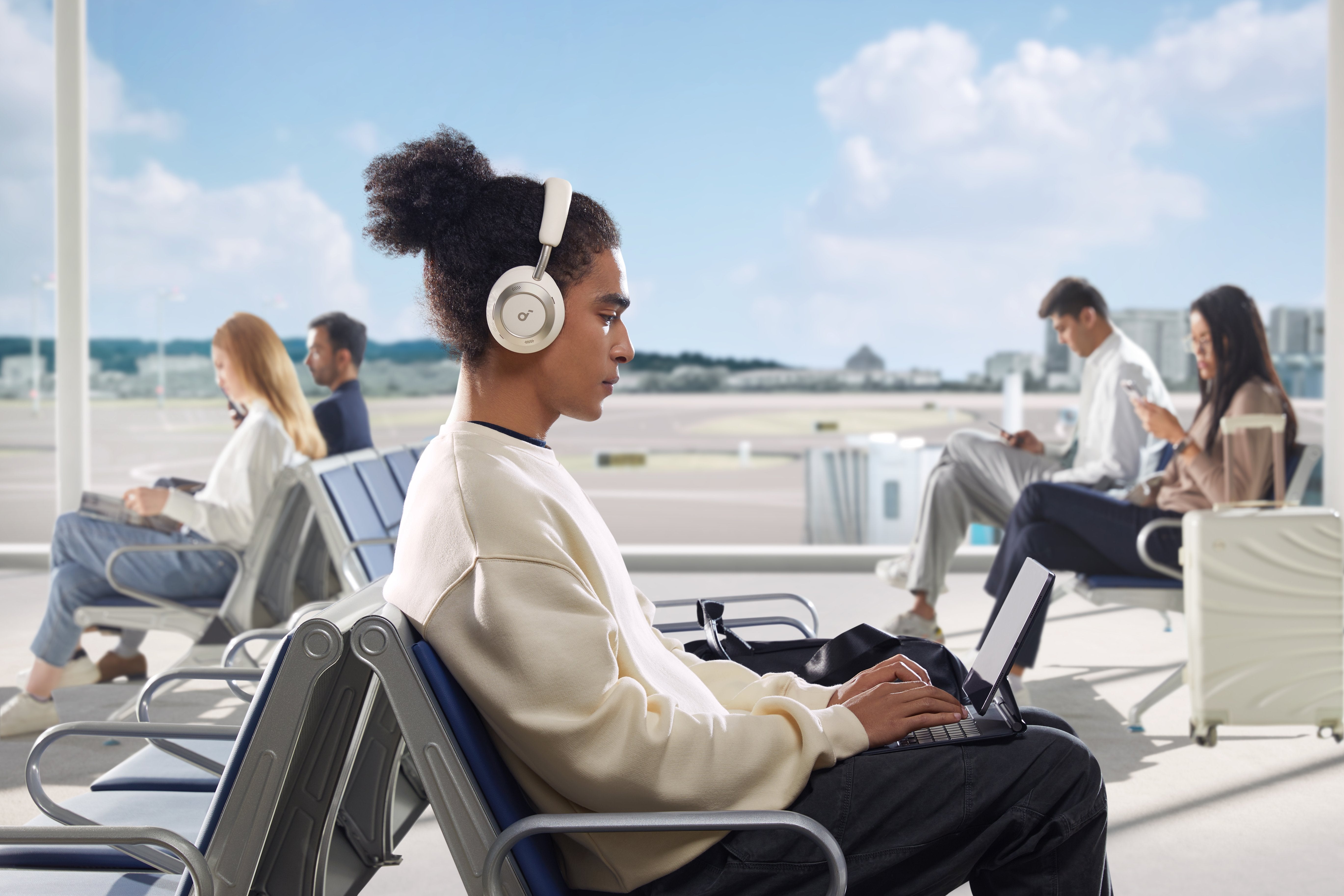 Anker Soundcore Space One Pro + Case Blanco