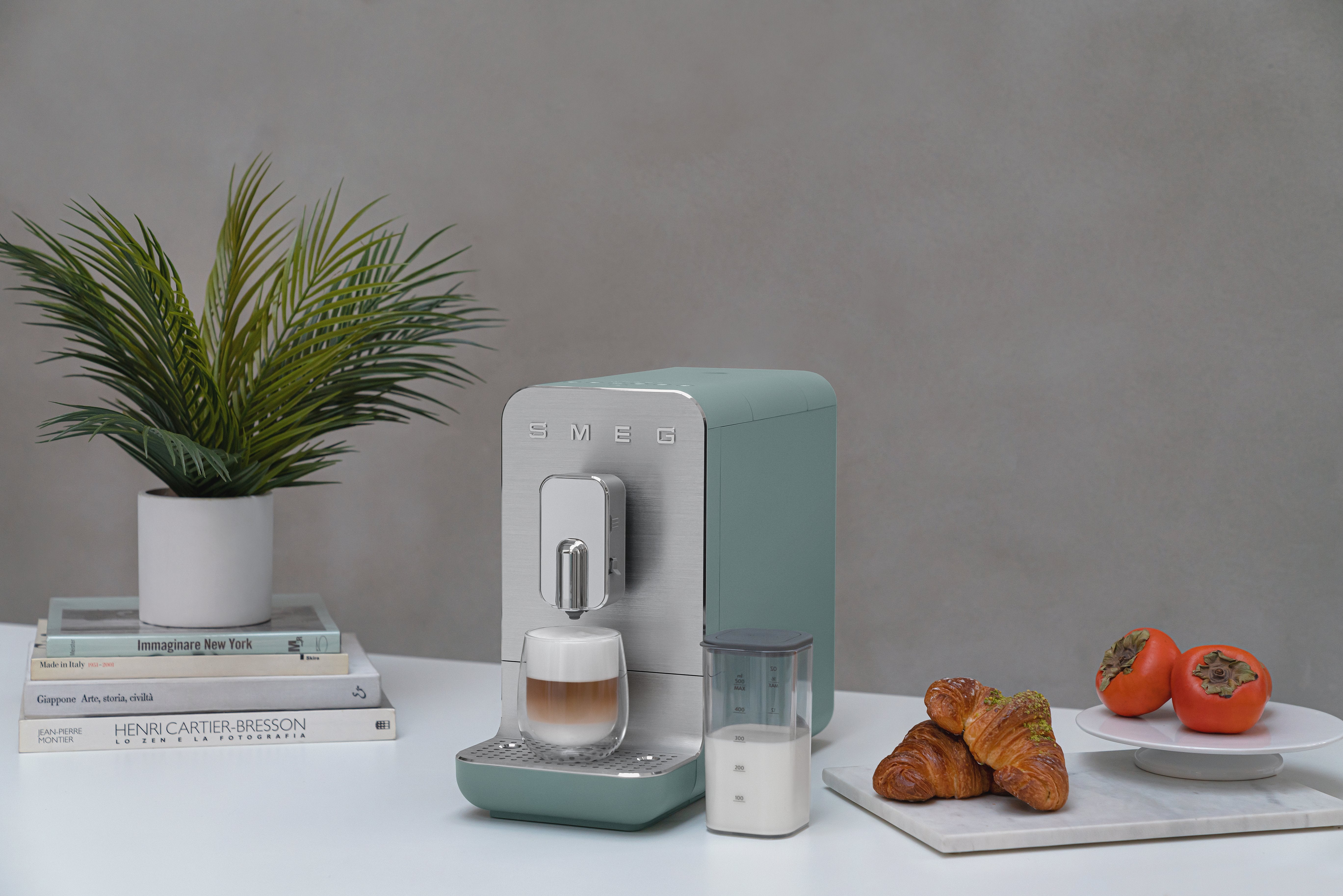 EAN 8017709335014 - Smeg BCC13EGMEU cafetera eléctrica Totalmente automática Máquina espresso 1,4 L imagen 32