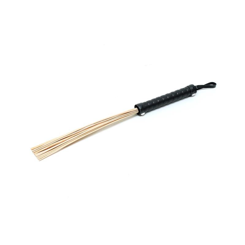 Flogger Con Tiras De Ratán