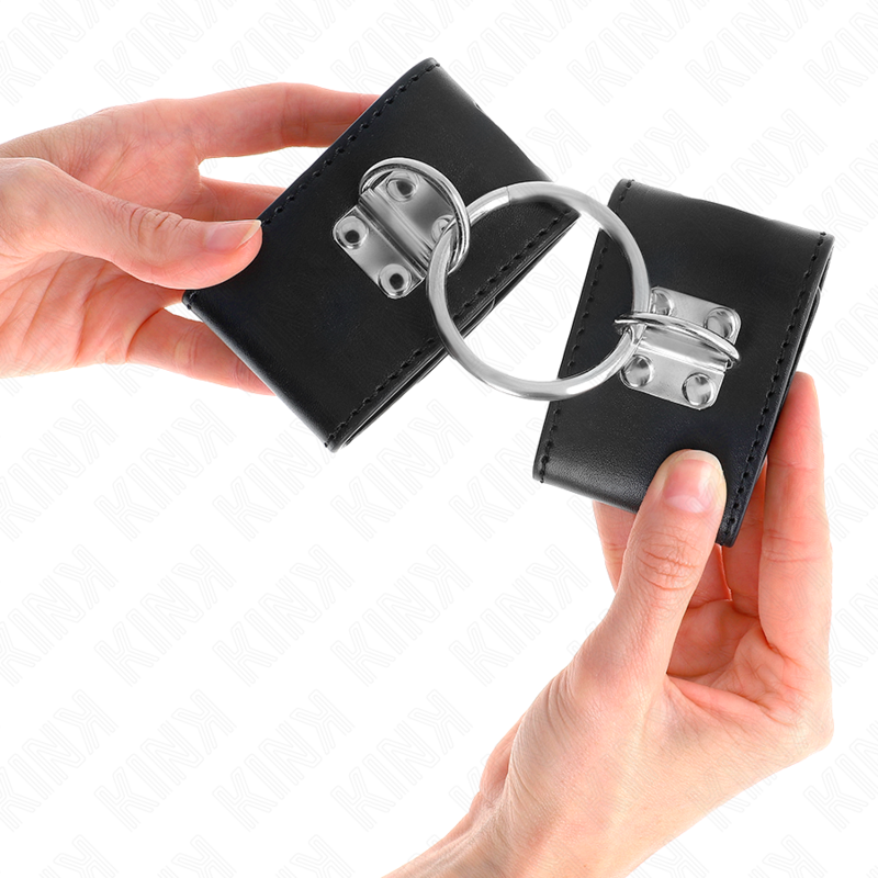 Kink - Muñequeras Fijas Con Anilla Y Cierre Candado Negro Ajustable 16-23 Cm X 5.5 Cm