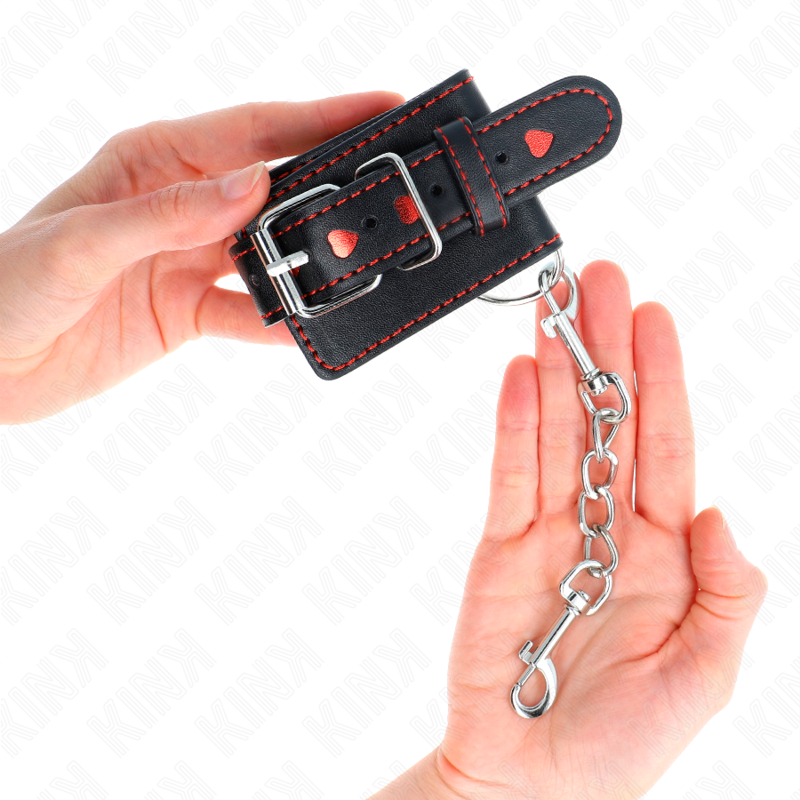 Kink - Muñequeras Negro Con Incrustación De Corazón Rojo Ajustable 21-28 Cm X 5.5 Cm