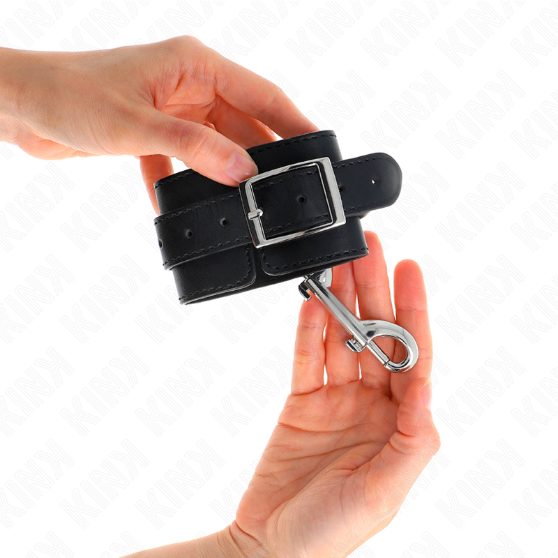 Kink - Muñequeras Simples Con Fila De Remaches Negro Ajustable 17-28 Cm X 5 Cm