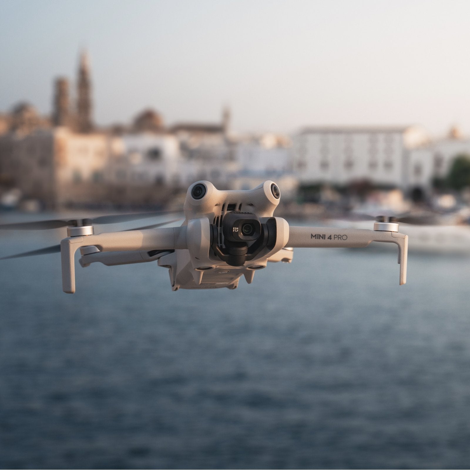 EAN 6941565969019 - DJI Mini 4 Pro 4 rotores Cuadricóptero 48 MP 3840 x 2160 Pixeles 2590 mAh Negro, Blanco imagen 2
