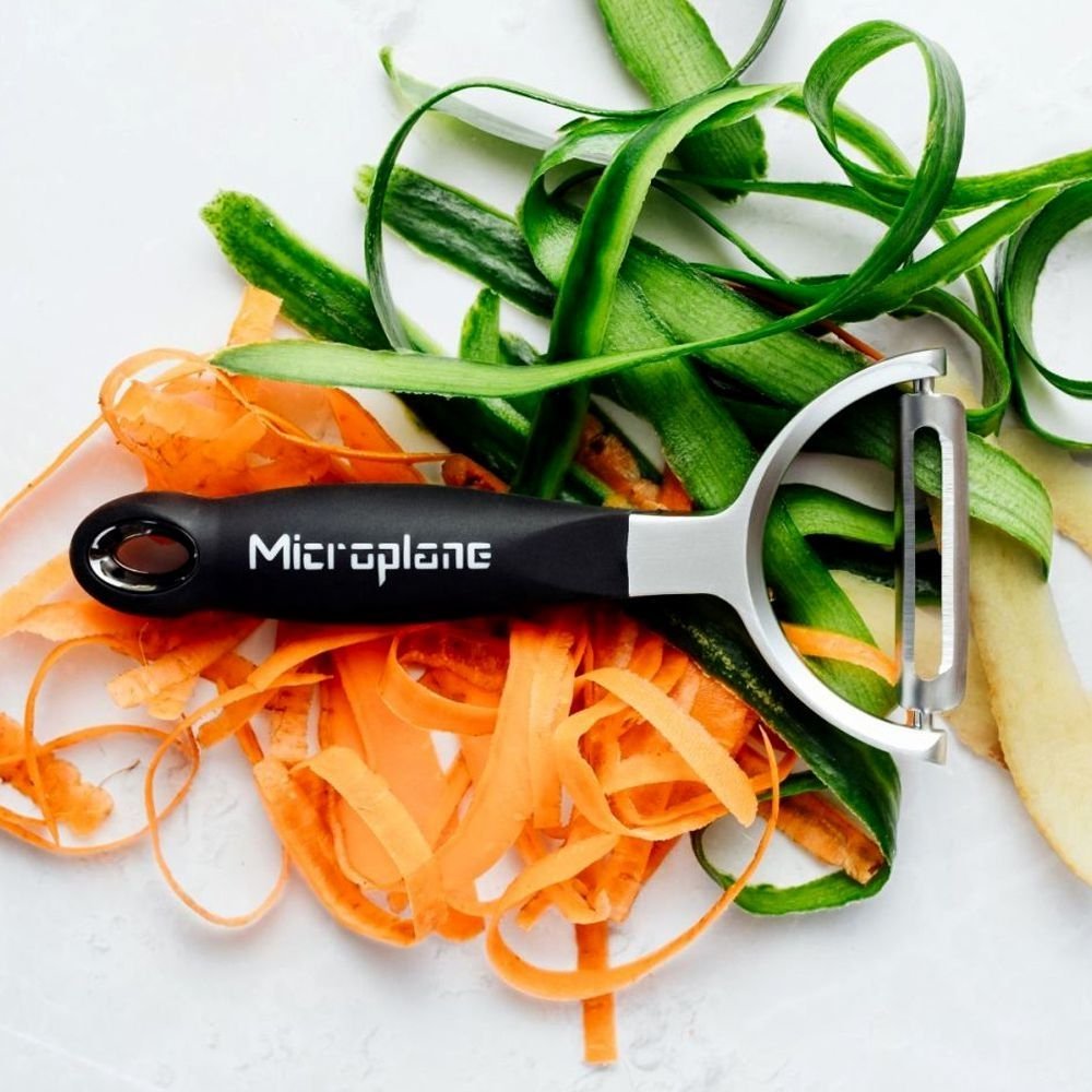 Microplane Pelador En Y - Hoja Recta De Acero Inoxidable Negro Con Doble Hoja Afilada