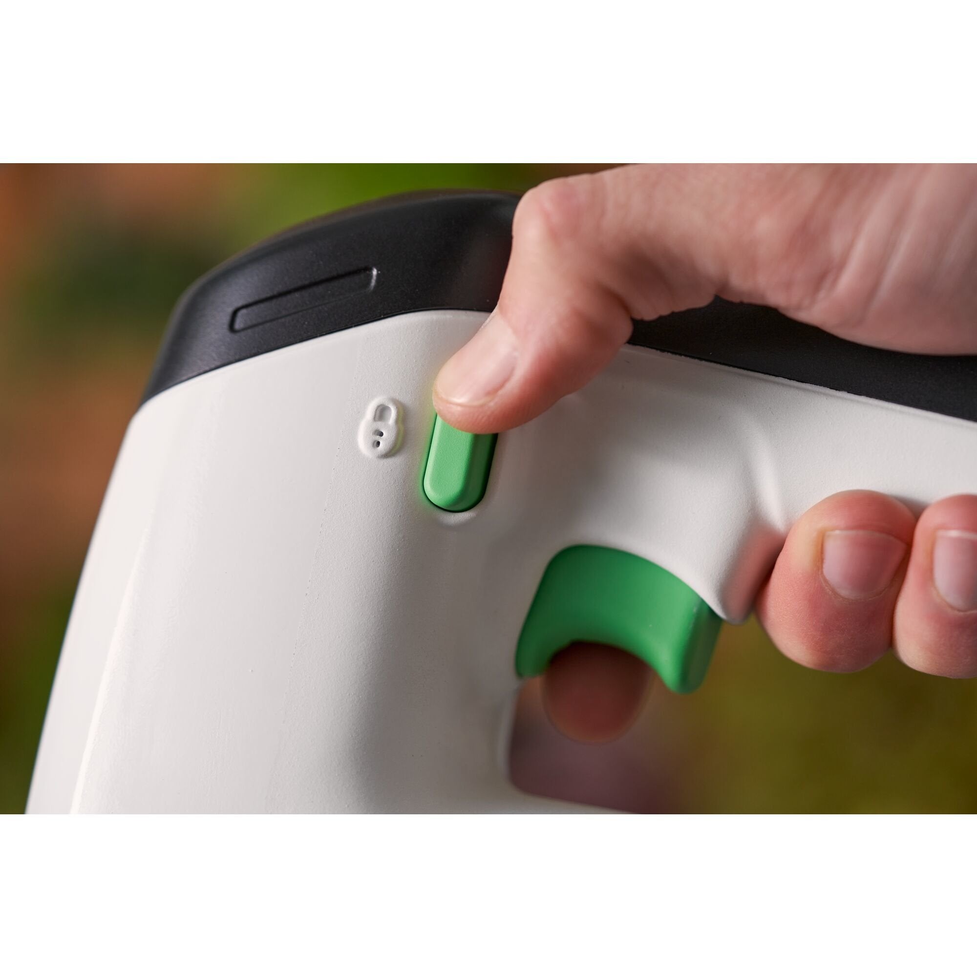 Sierra De Calar Inalámbrica Black+Decker Reviva, 12 Voltios Blanco/Negro, Batería Integrada 1,5 Ah Revj12c-Qw