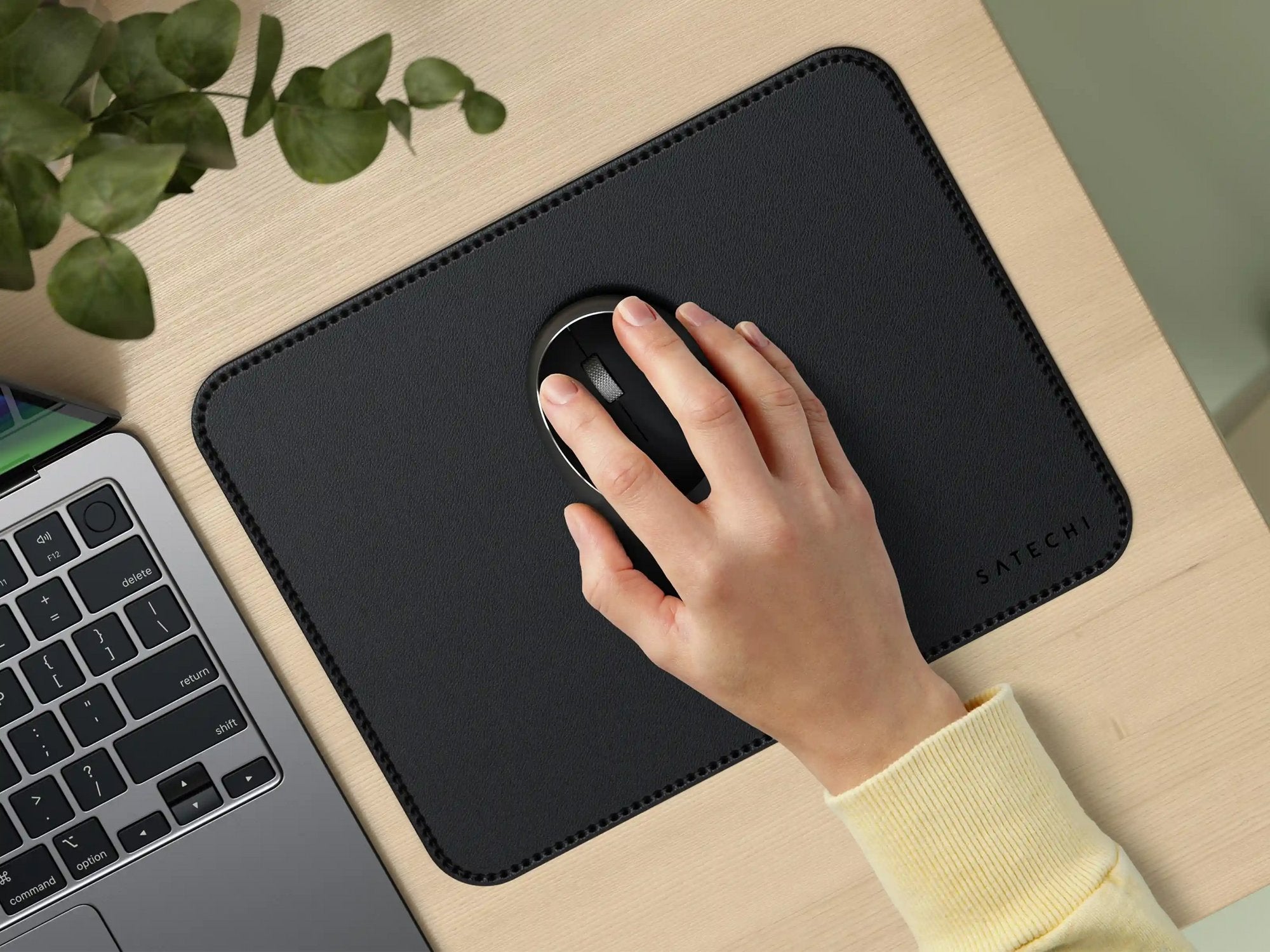 Satechi Vegan-Leather Premium Mouse Pad Black