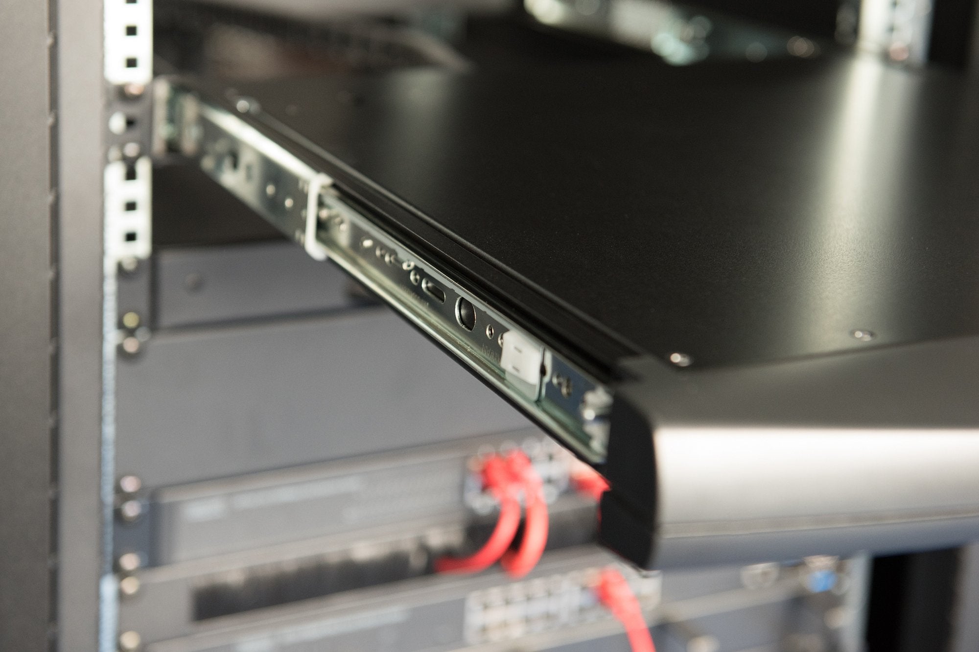 Kvm Modulare Konsole Mit 17" Tft (43,2cm), 16 Port Cat.5 Kvm & Touchpad, It Tastatur, Ral 9005 - Schwarz Digitus Professional