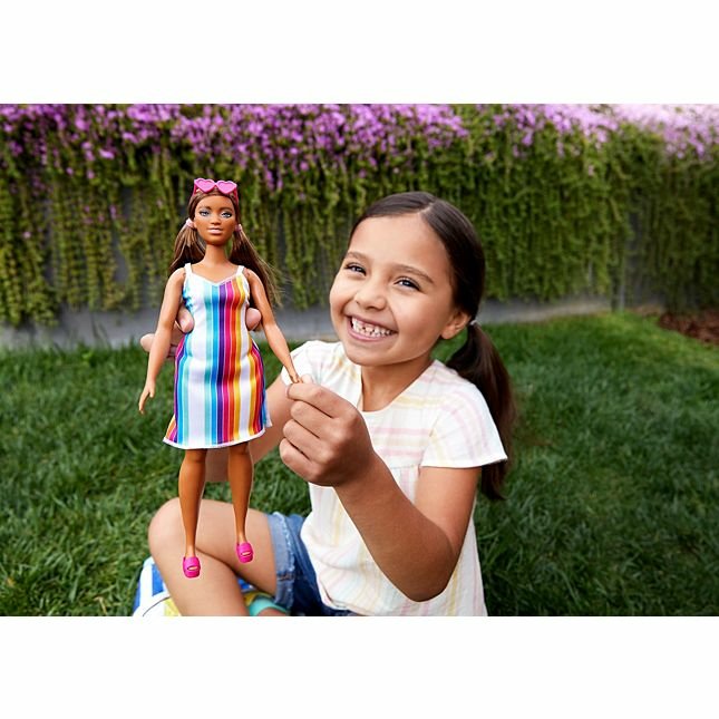 Mattel Muñeca Barbie Loves The Ocean Con Vestido Arcoíris Grb38