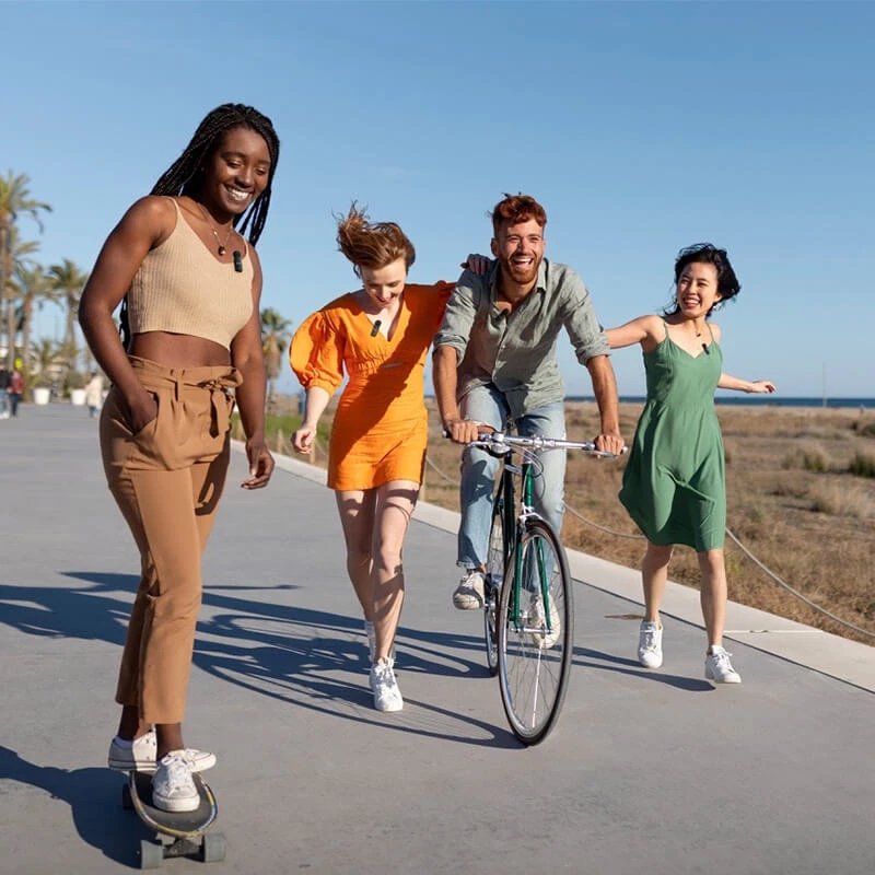 Boya Microphone Wireless By-V4 2.4ghz With 4 Transmitters And 1 Receiver (Lightning) Black Eu