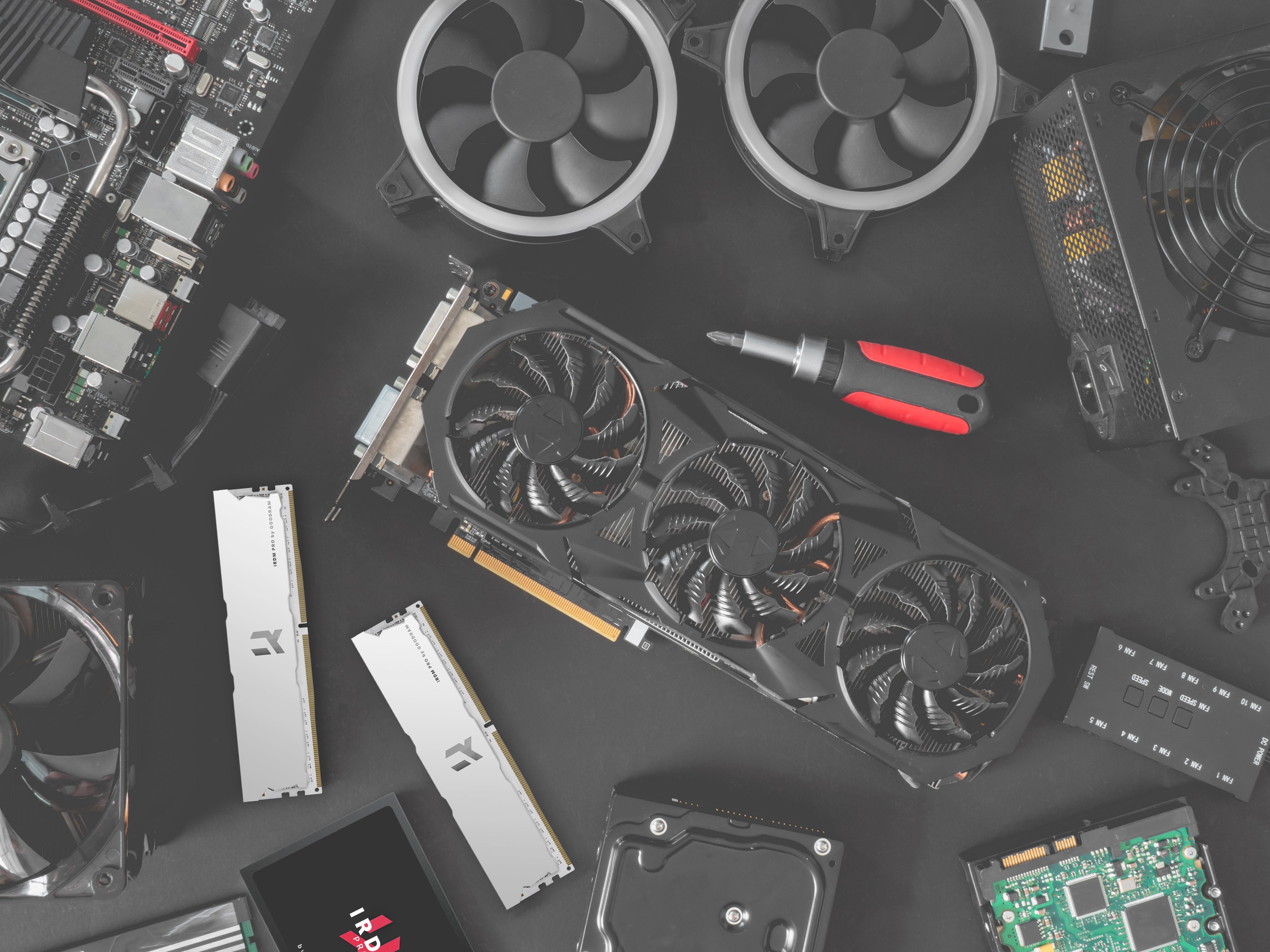 Memoria Ddr4 Gaming Goodram 8gb 4000mhz Pc4 32000 Cl 18 Irdm Pro White 1.35v