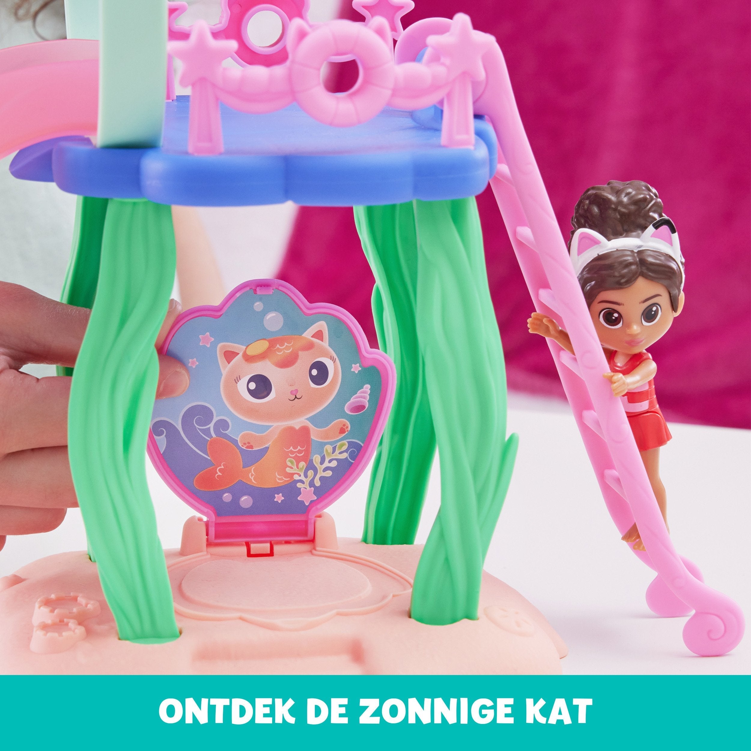Spin Master Dreamworks Gabby'S Dollhouse Cat Adventures - Purrific Pool Party Playset, Telón De Fondo Con Figuras De Gabby Y Merkitten 6067878