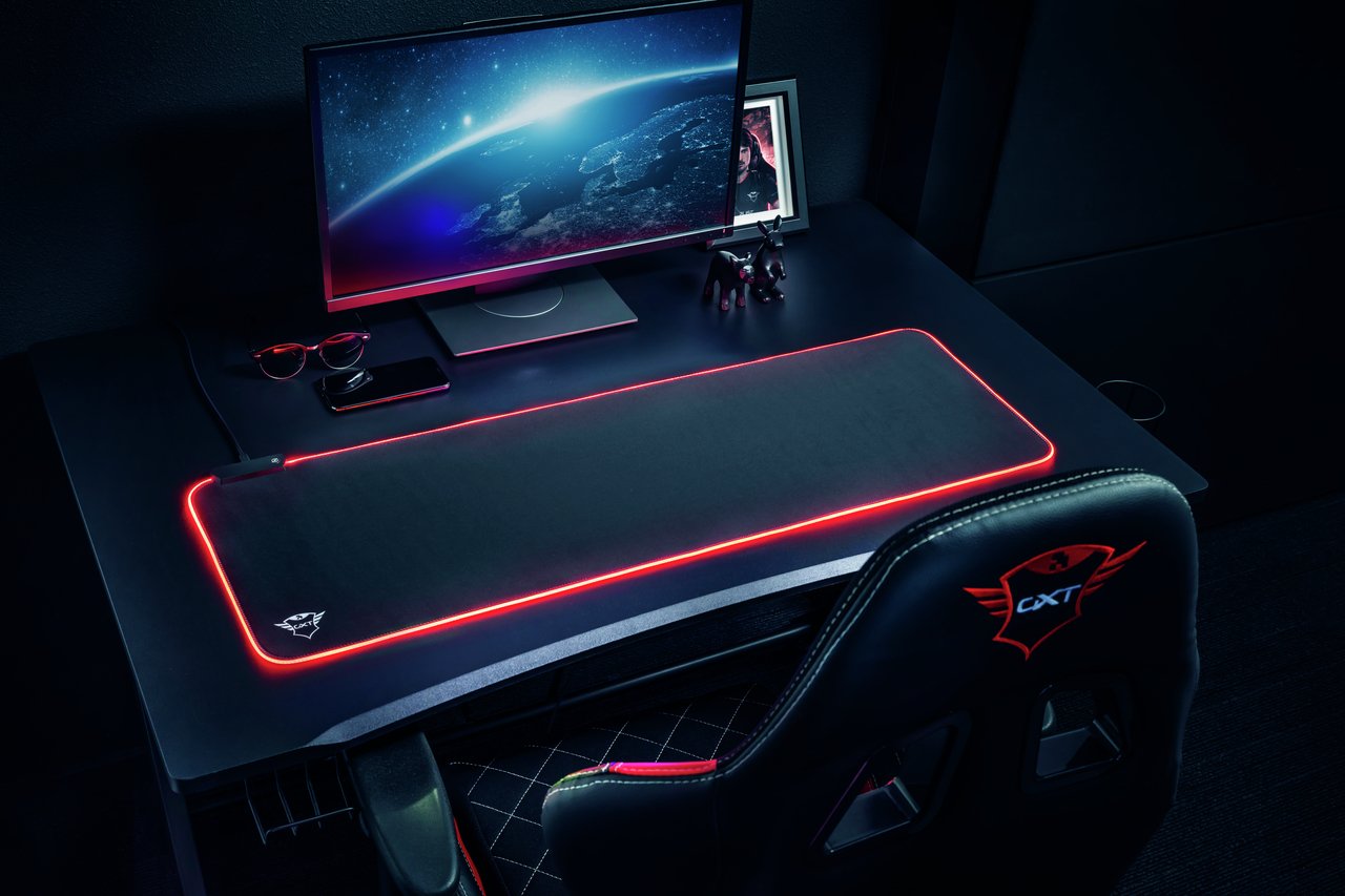 Trust Gxt 764 Glide-Flex Xxl Rgb Gaming Mouse Pad Black